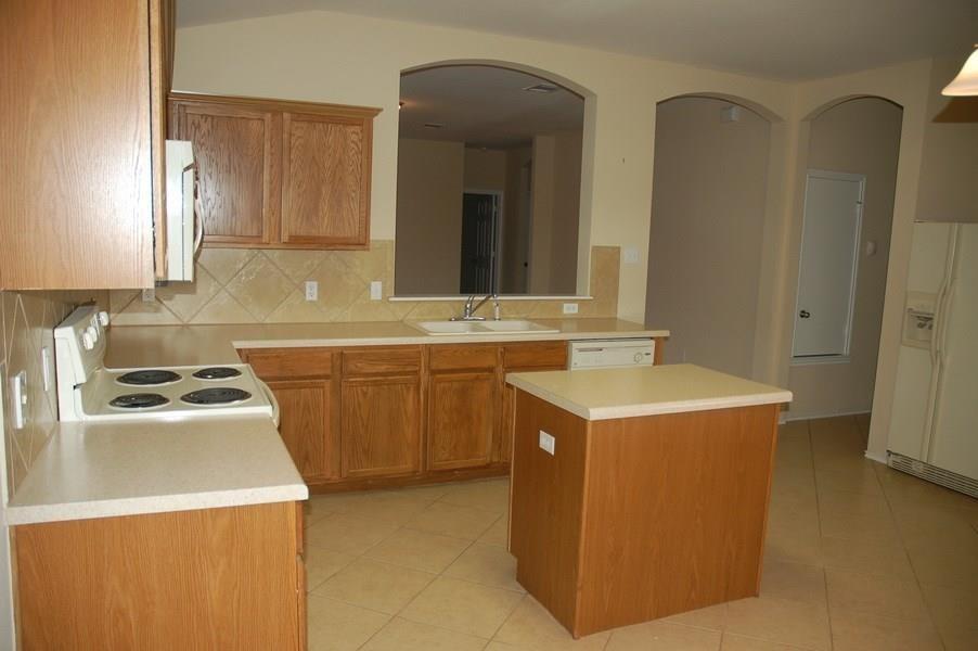 222 Mossy Rock Dr, Hutto, TX 78634