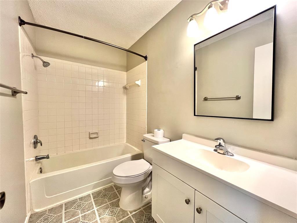 11901 E Swearingen Dr E # 32-F, Austin, TX 78758