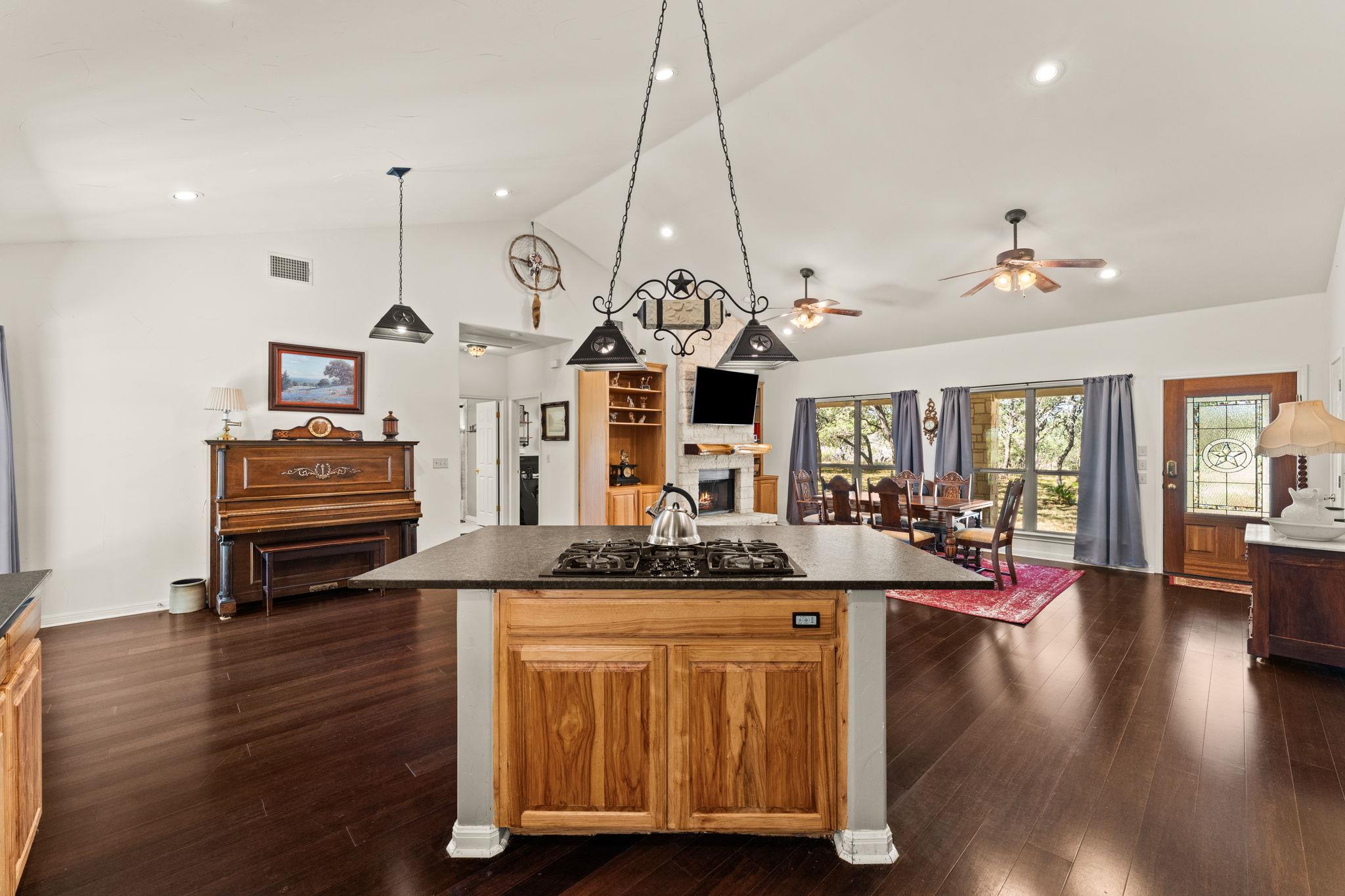 1820 Envoy Pl, Spicewood, TX 78669