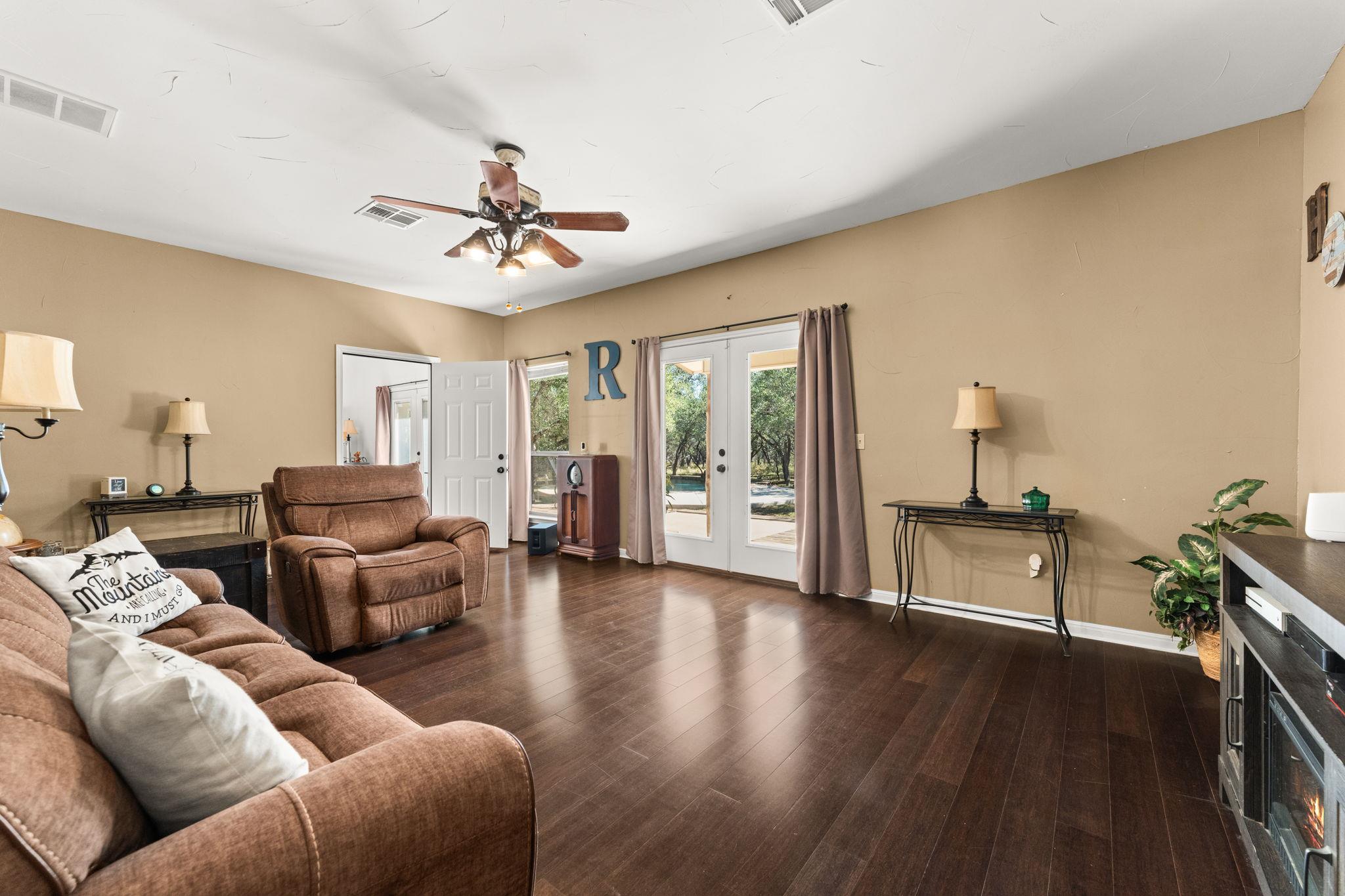 1820 Envoy Pl, Spicewood, TX 78669