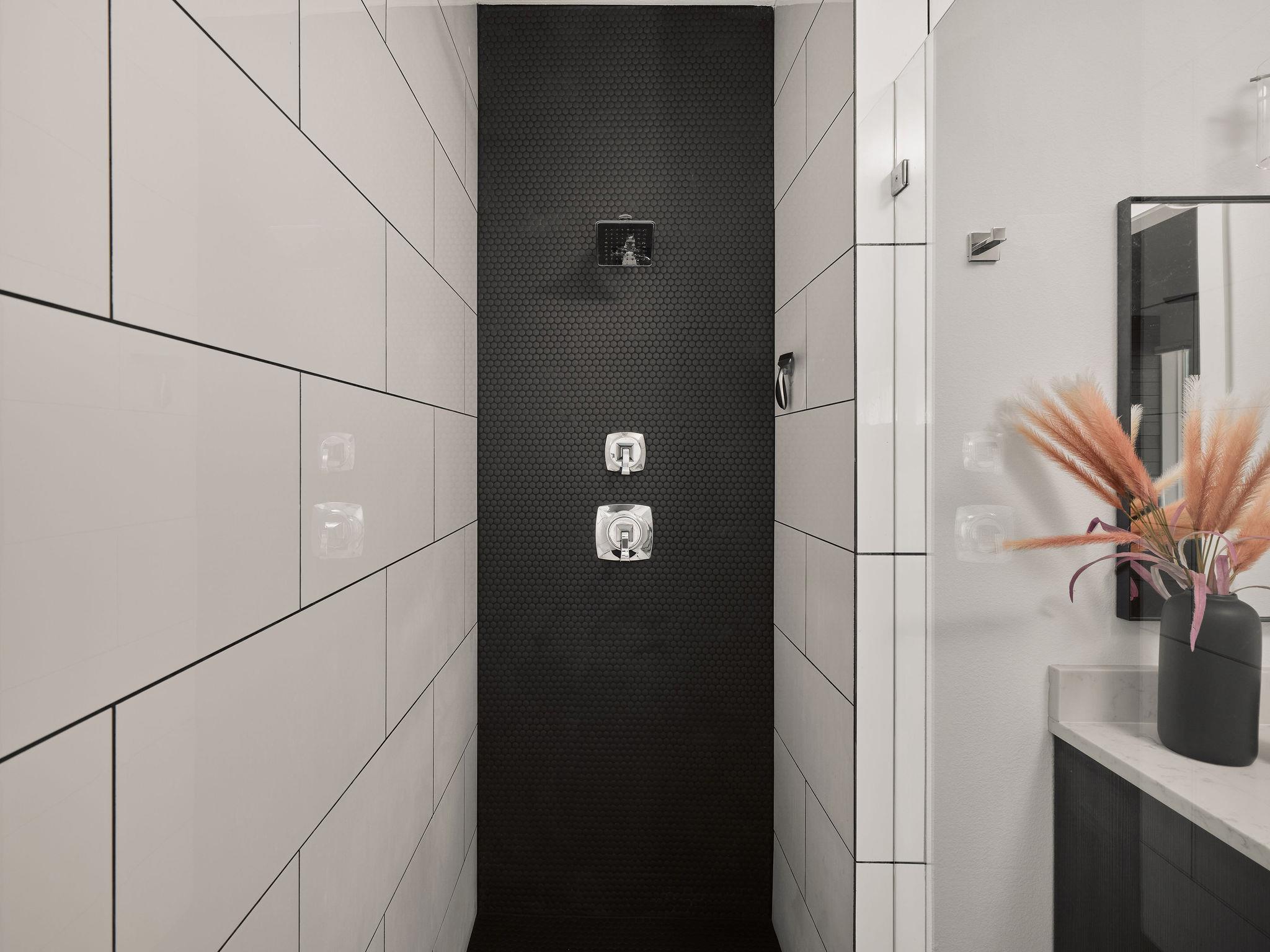 2806 Lyons Rd # 1, Austin, TX 78702