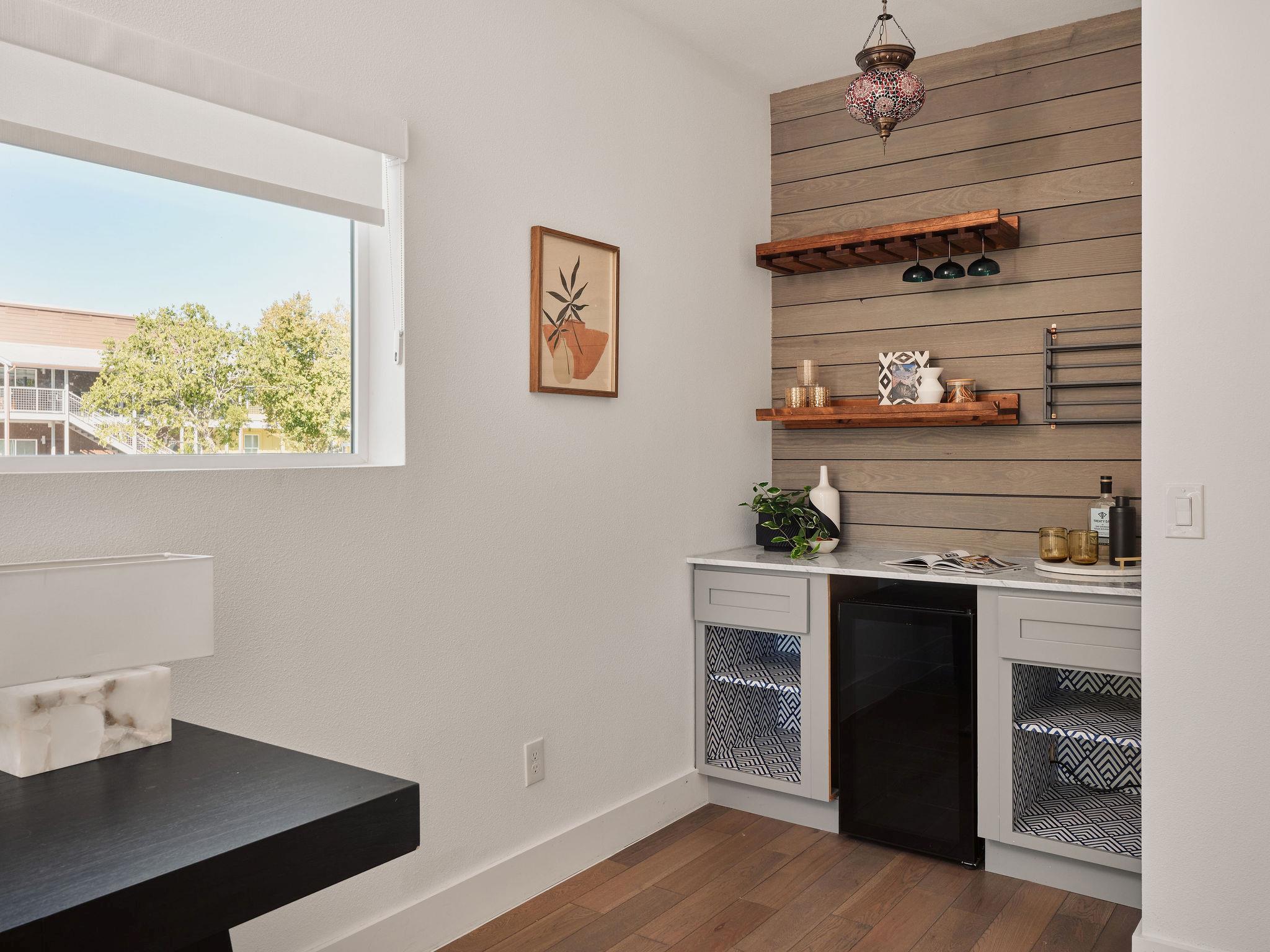 2806 Lyons Rd # 1, Austin, TX 78702