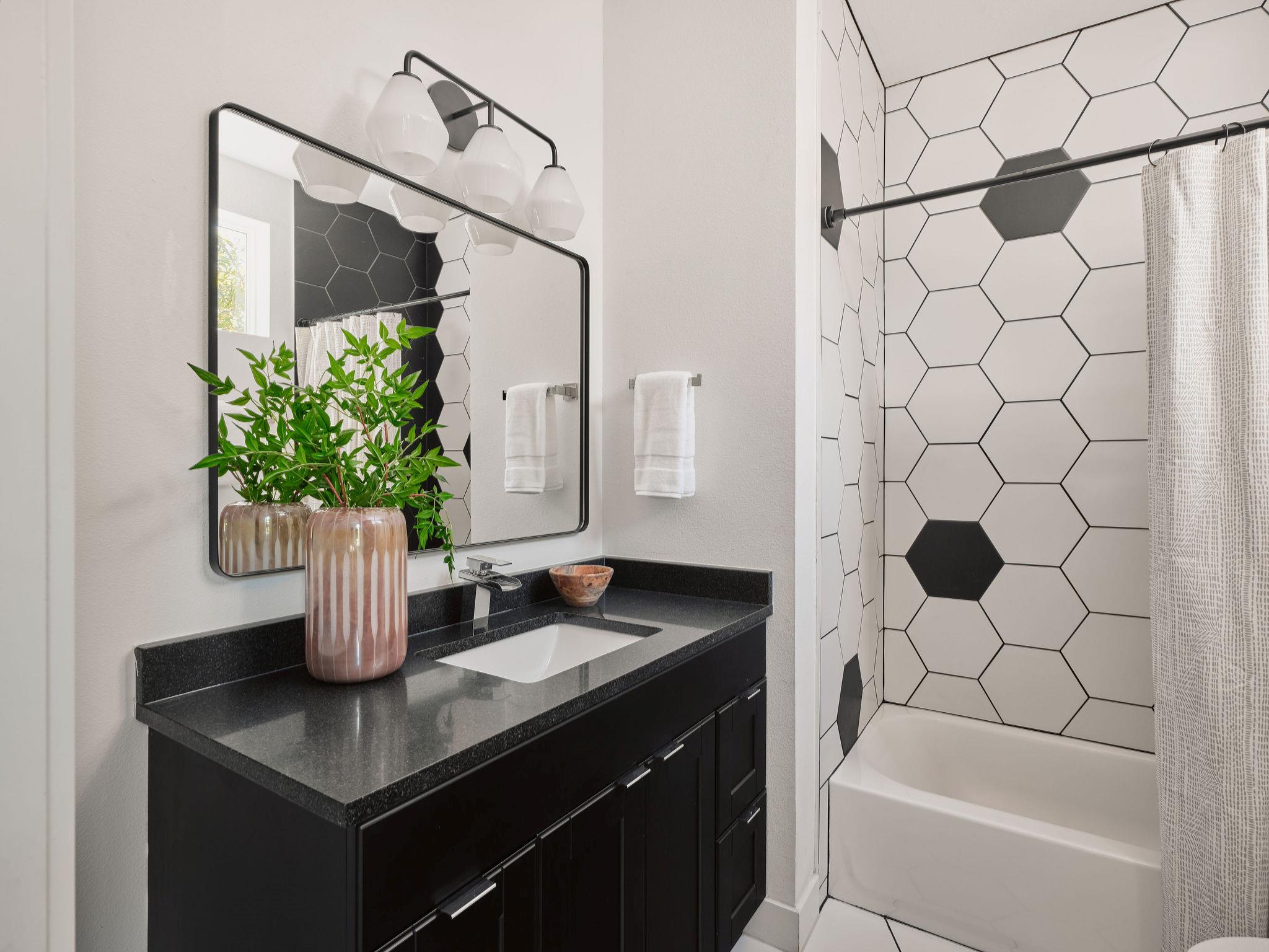 2806 Lyons Rd # 1, Austin, TX 78702