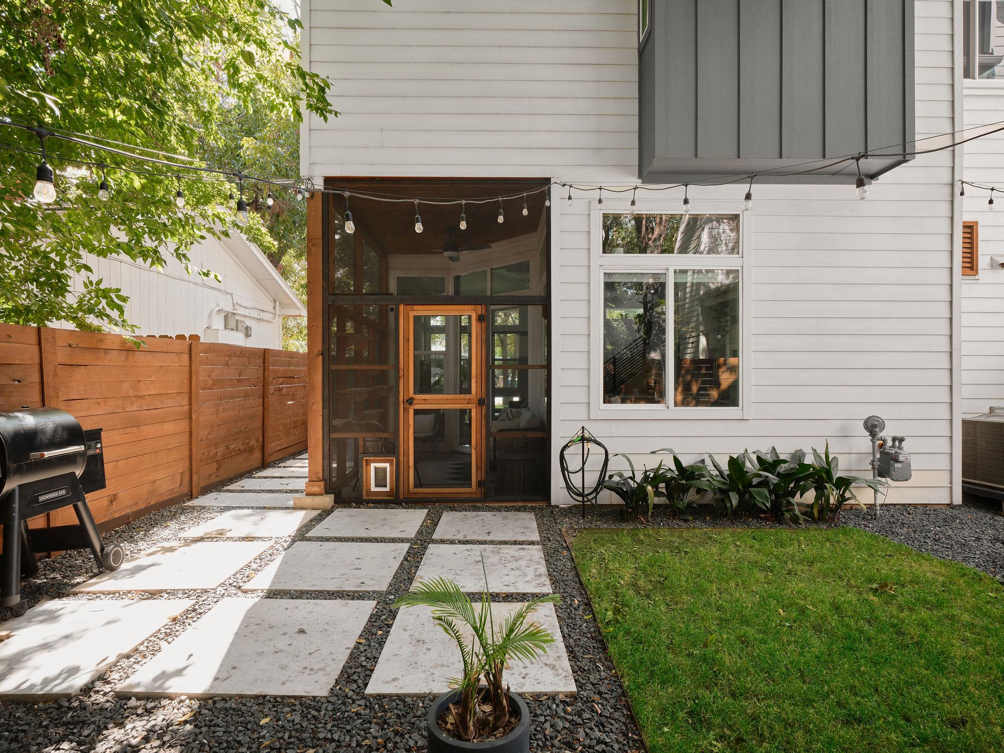 2806 Lyons Rd # 1, Austin, TX 78702