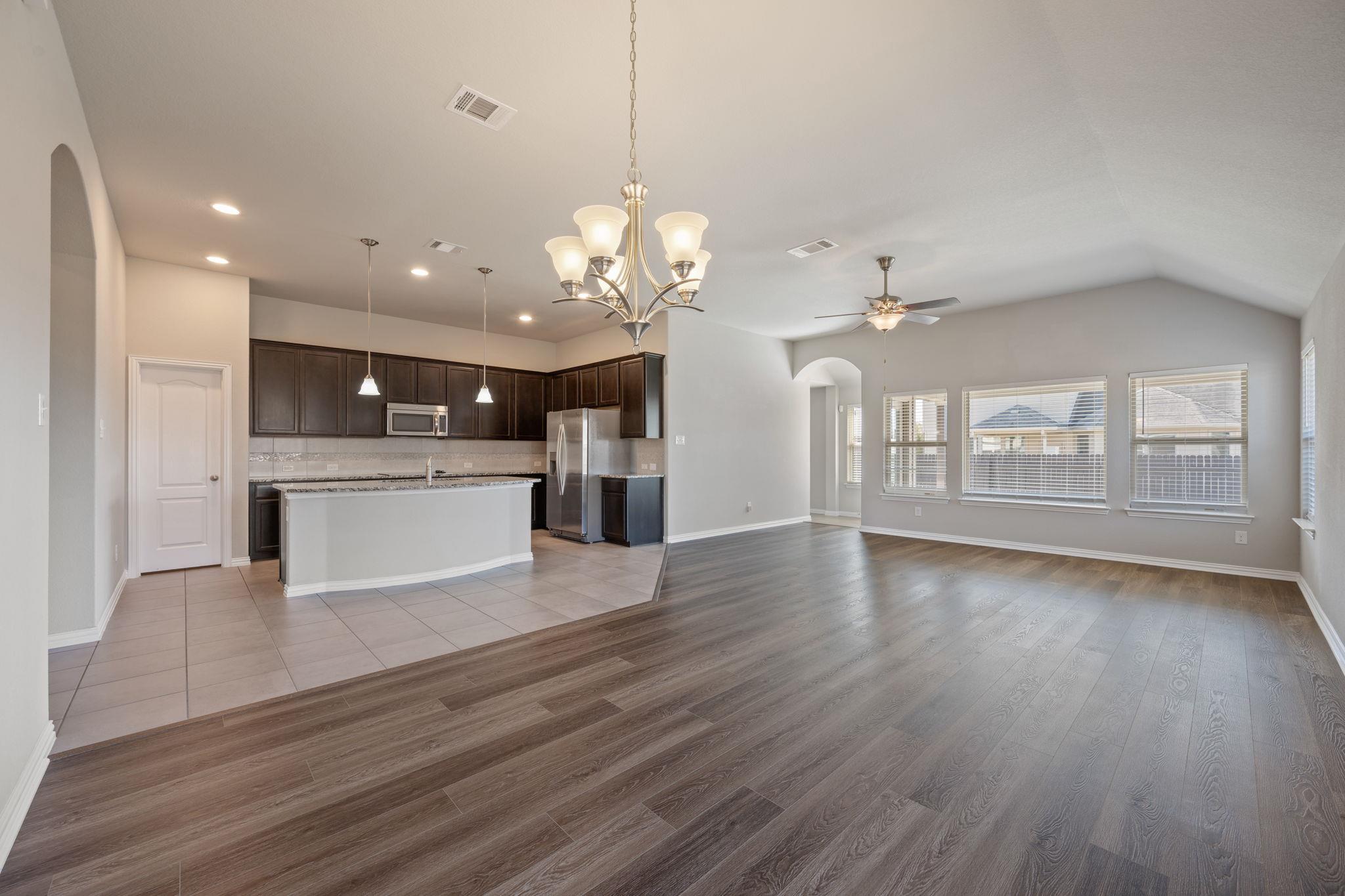 717 N Emory Cv, Hutto, TX 78634