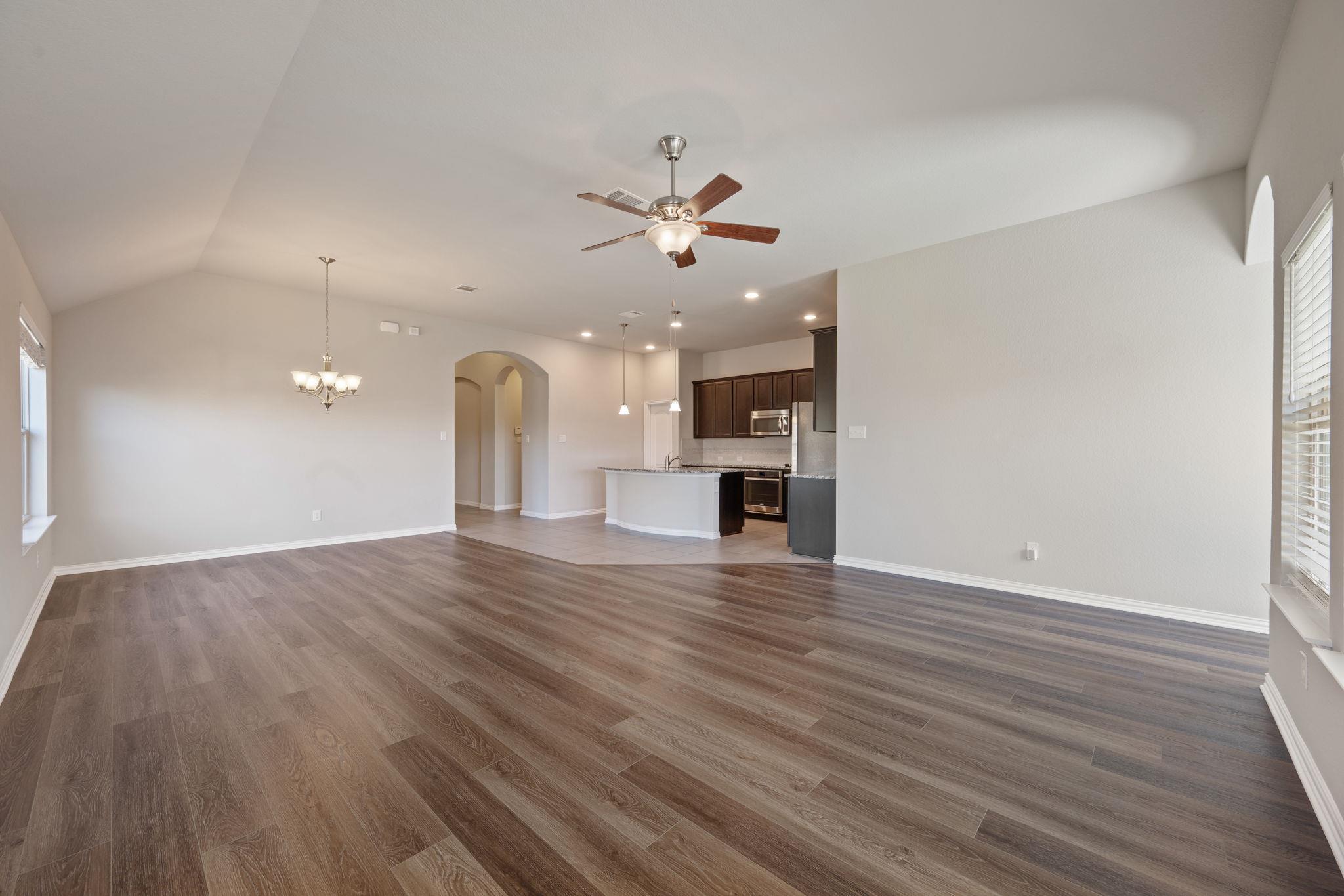 717 N Emory Cv, Hutto, TX 78634