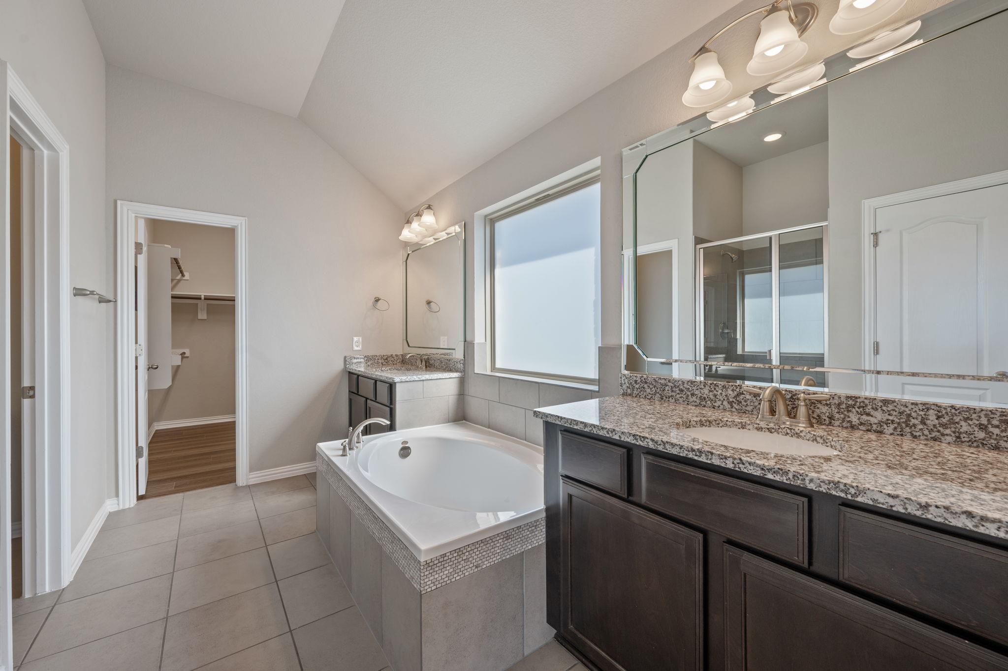 717 N Emory Cv, Hutto, TX 78634