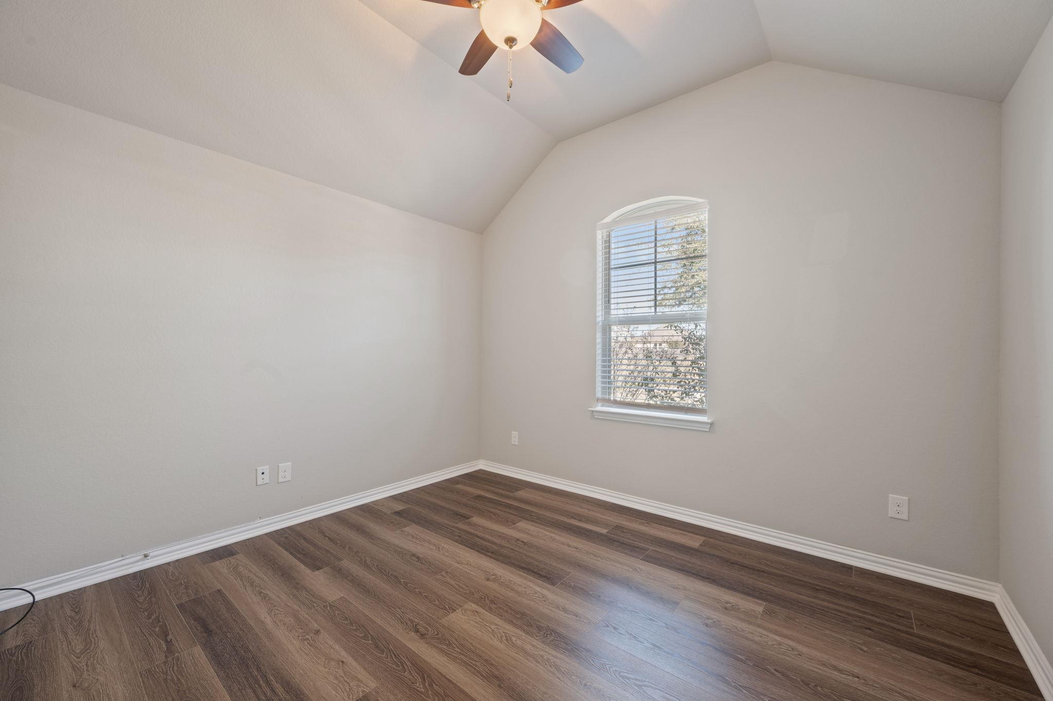 717 N Emory Cv, Hutto, TX 78634