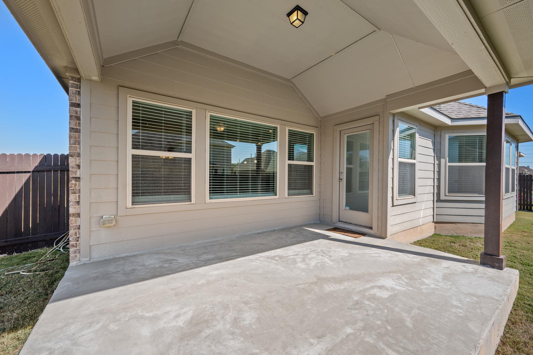 717 N Emory Cv, Hutto, TX 78634