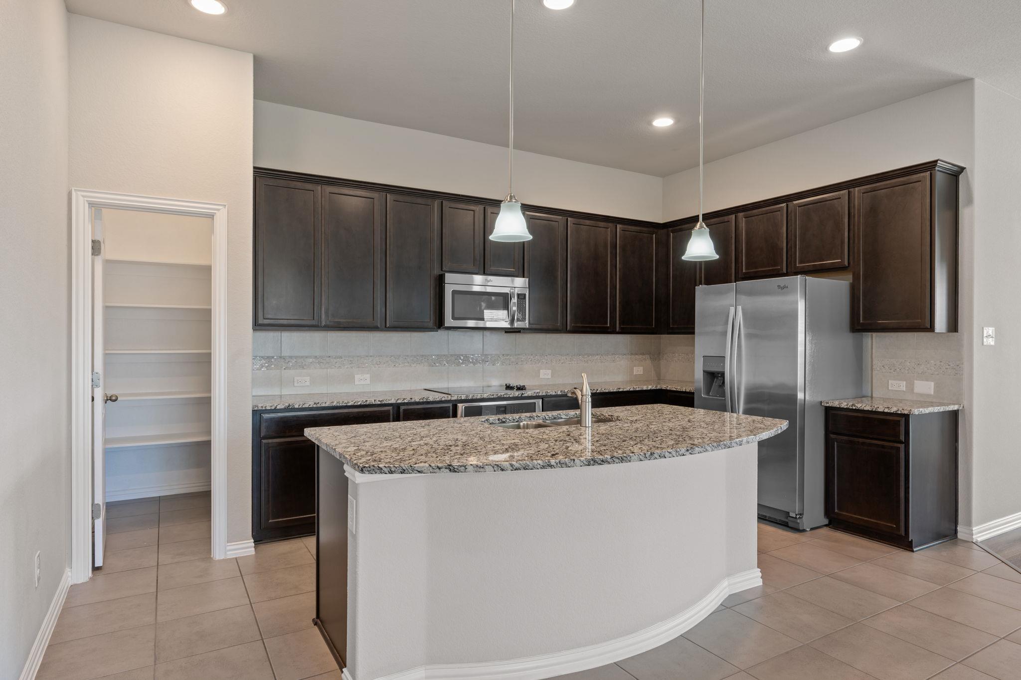 717 N Emory Cv, Hutto, TX 78634