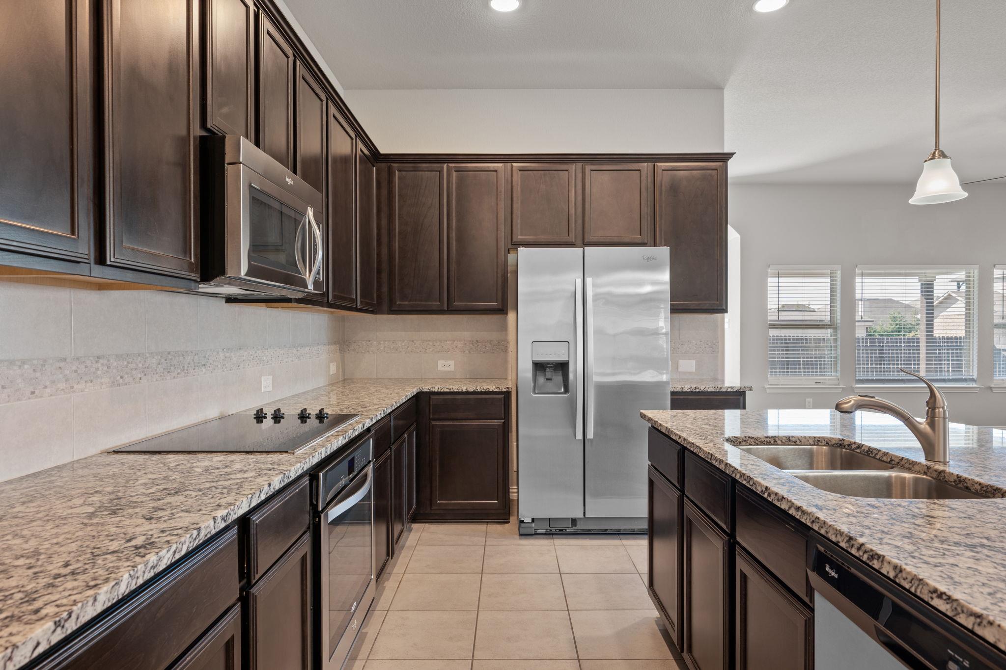 717 N Emory Cv, Hutto, TX 78634