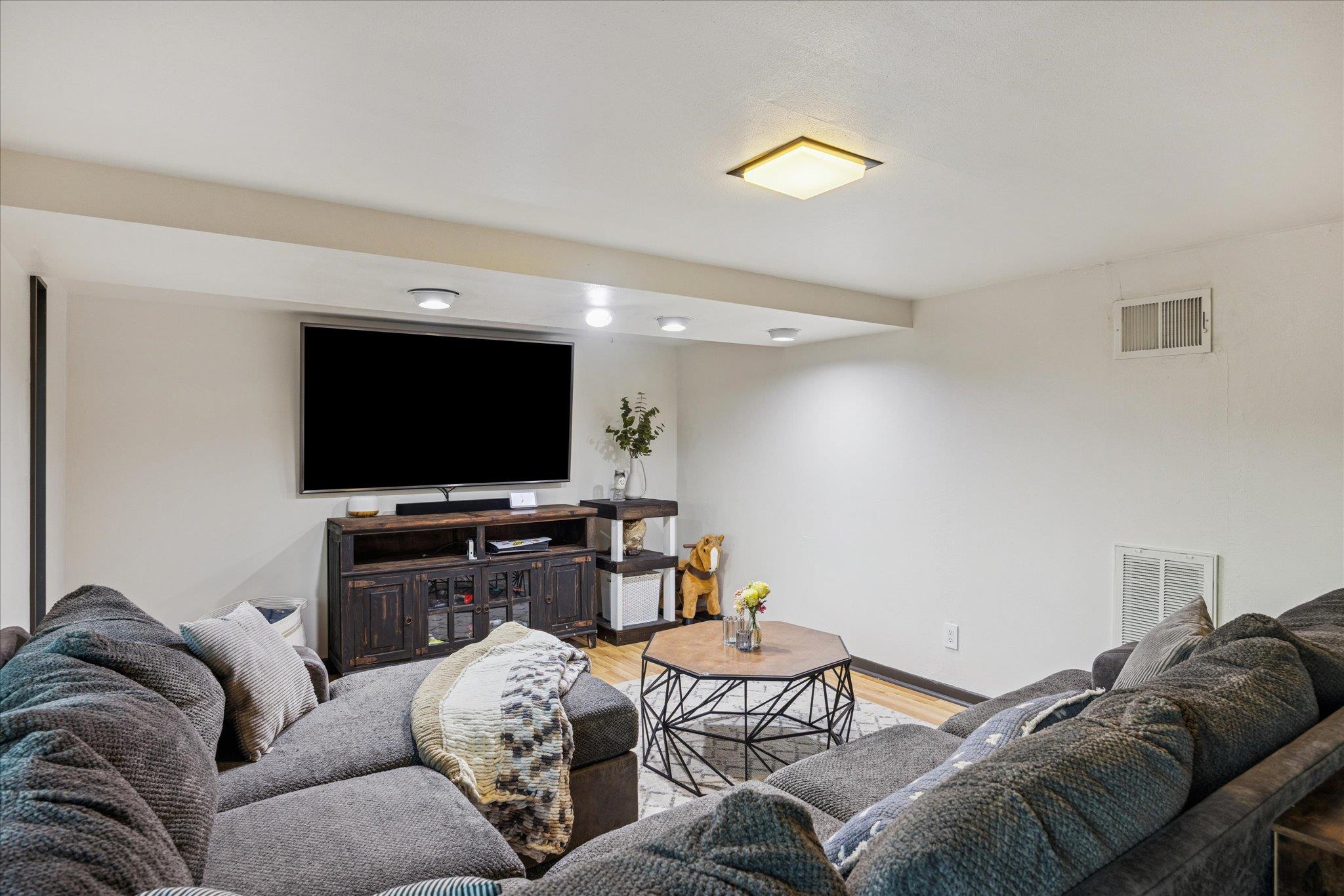 6407 Lynn Ln, Lago Vista, TX 78645