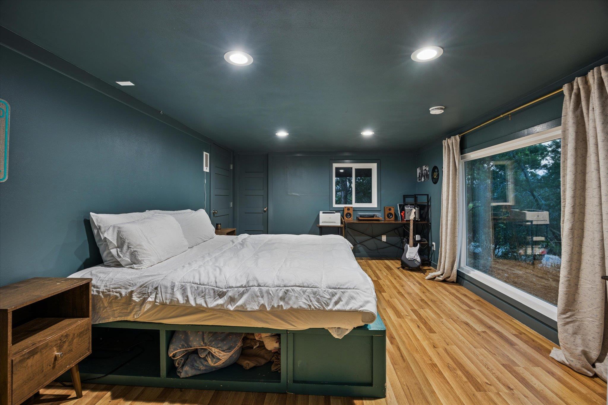 6407 Lynn Ln, Lago Vista, TX 78645