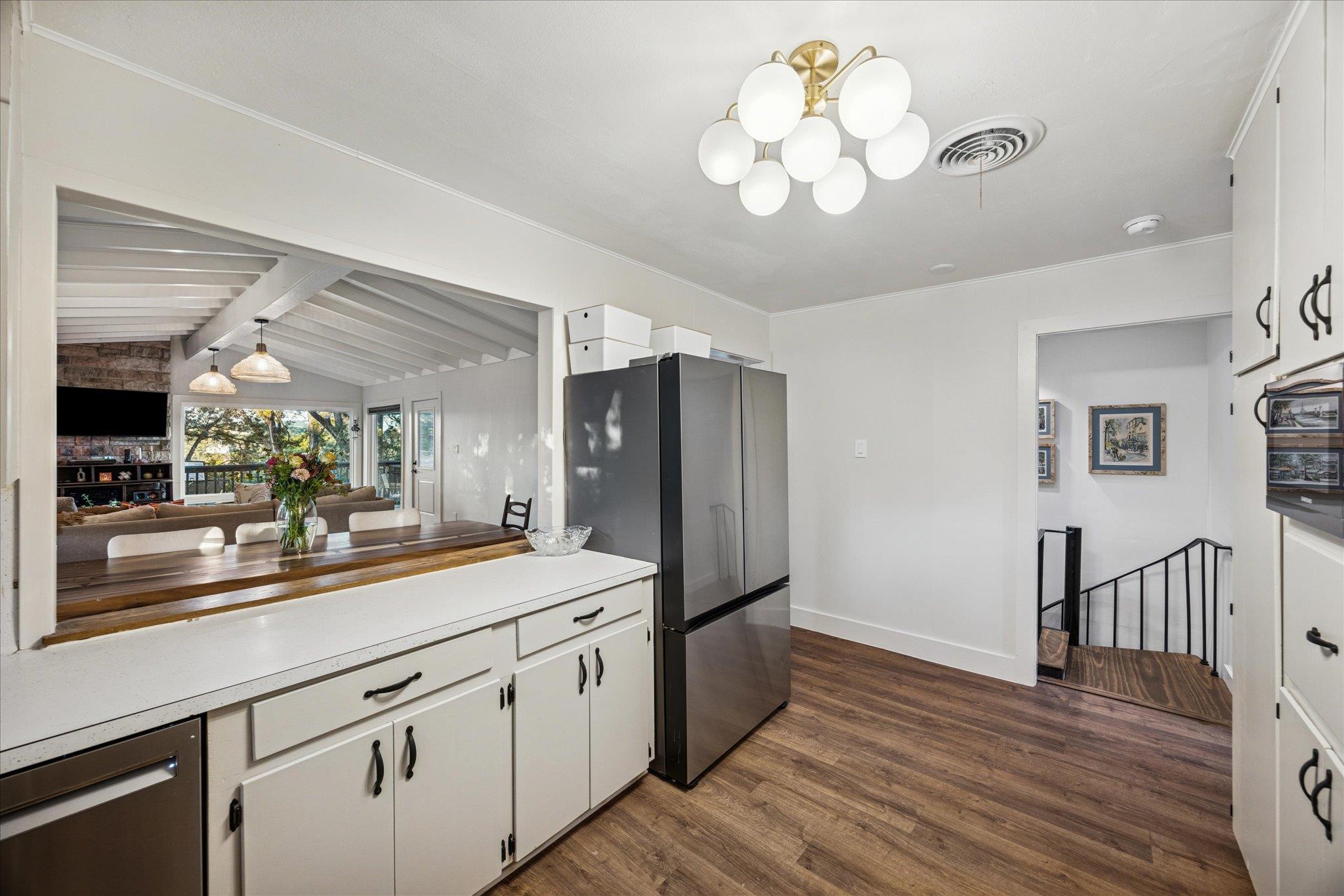 6407 Lynn Ln, Lago Vista, TX 78645