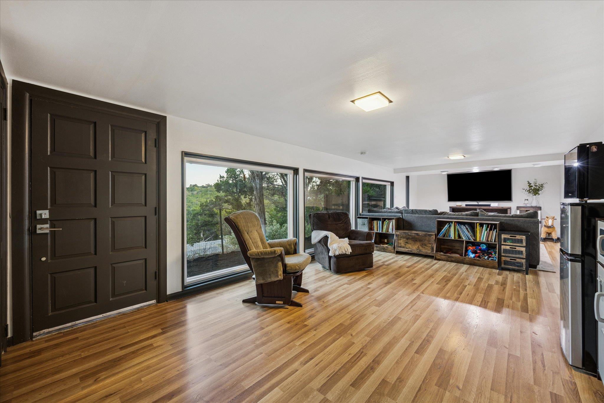 6407 Lynn Ln, Lago Vista, TX 78645