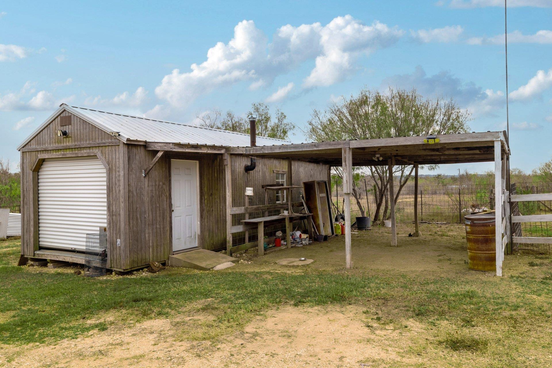 9054 Fm 713, Dale, TX 78616