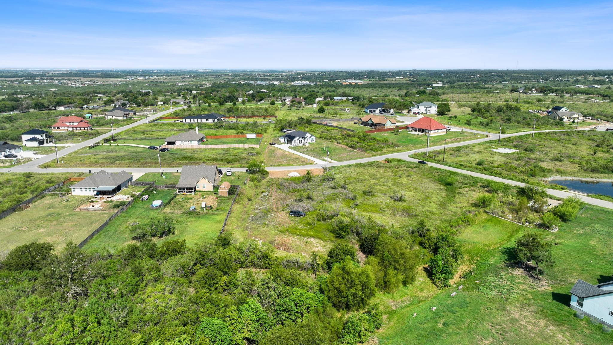 296 E Ridge Ln, Niederwald, TX 78640