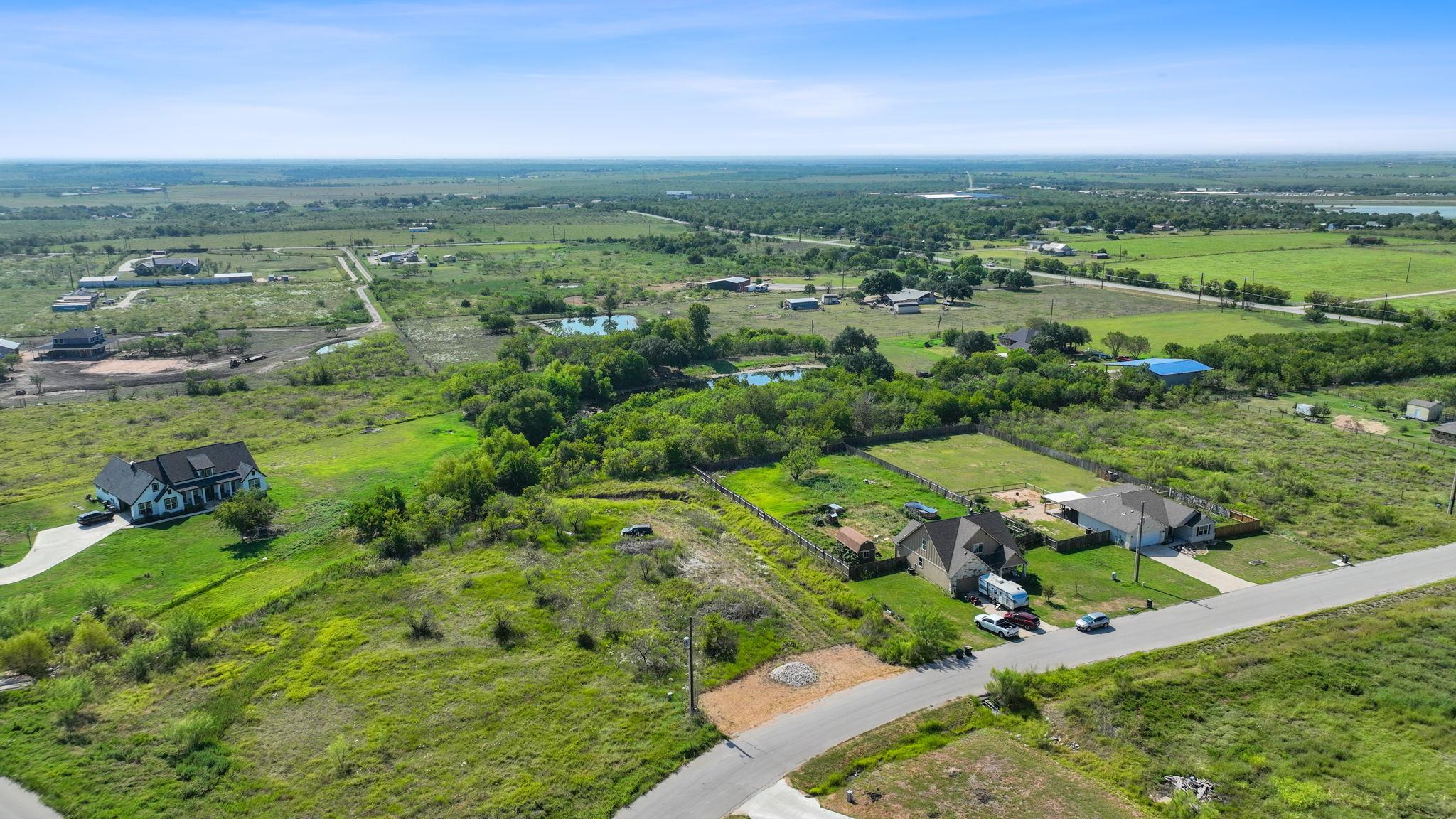 296 E Ridge Ln, Niederwald, TX 78640