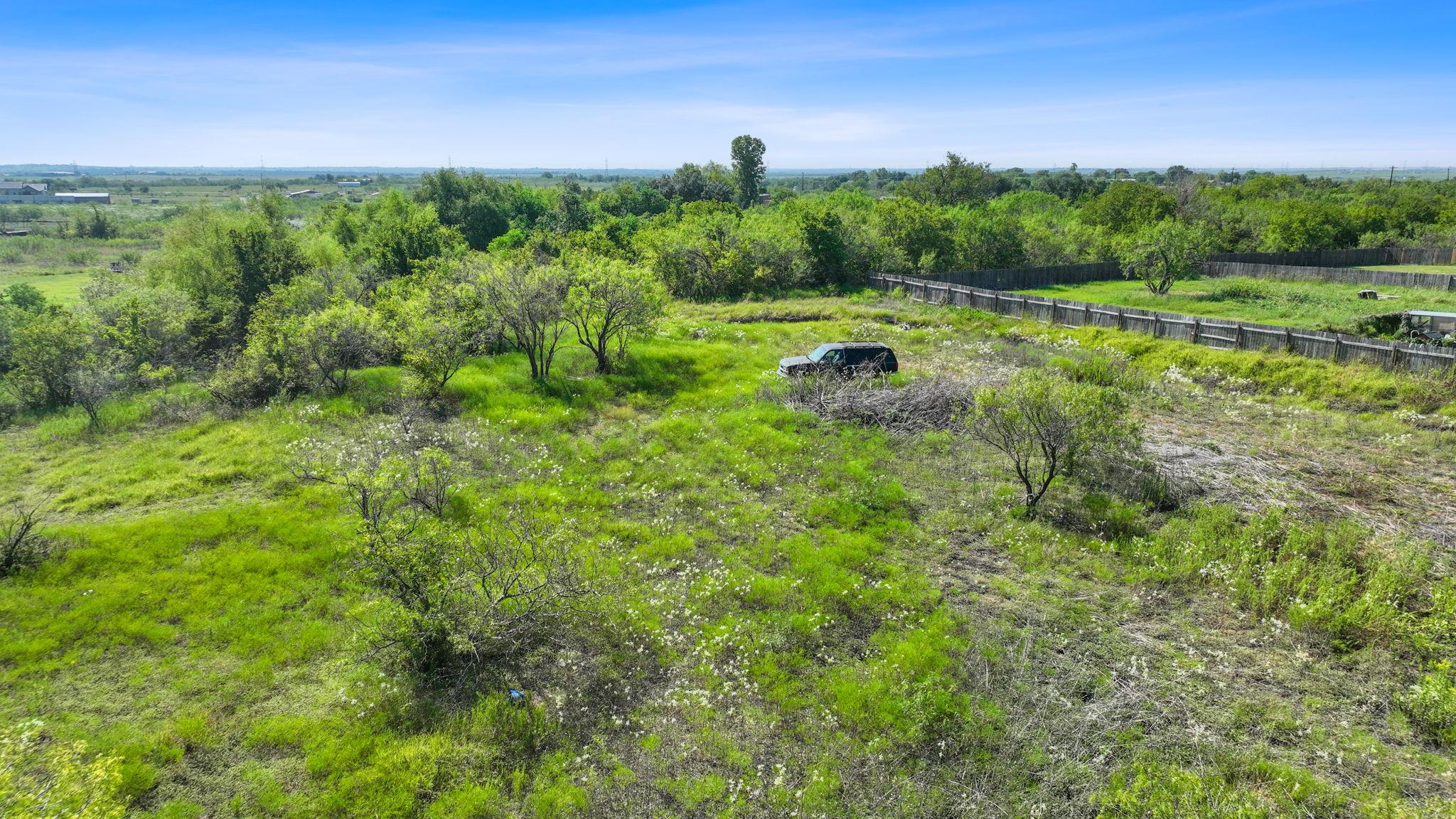 296 E Ridge Ln, Niederwald, TX 78640