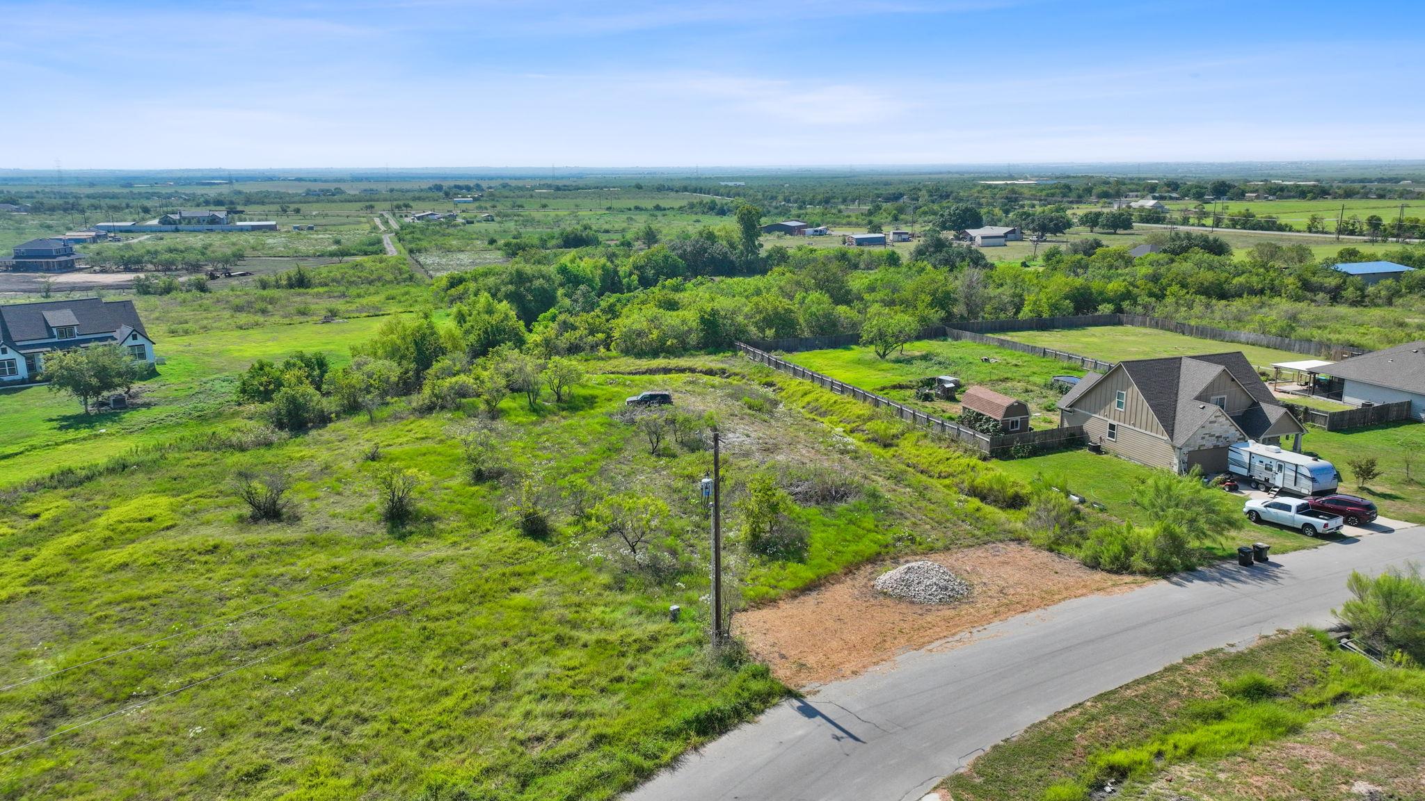 296 E Ridge Ln, Niederwald, TX 78640