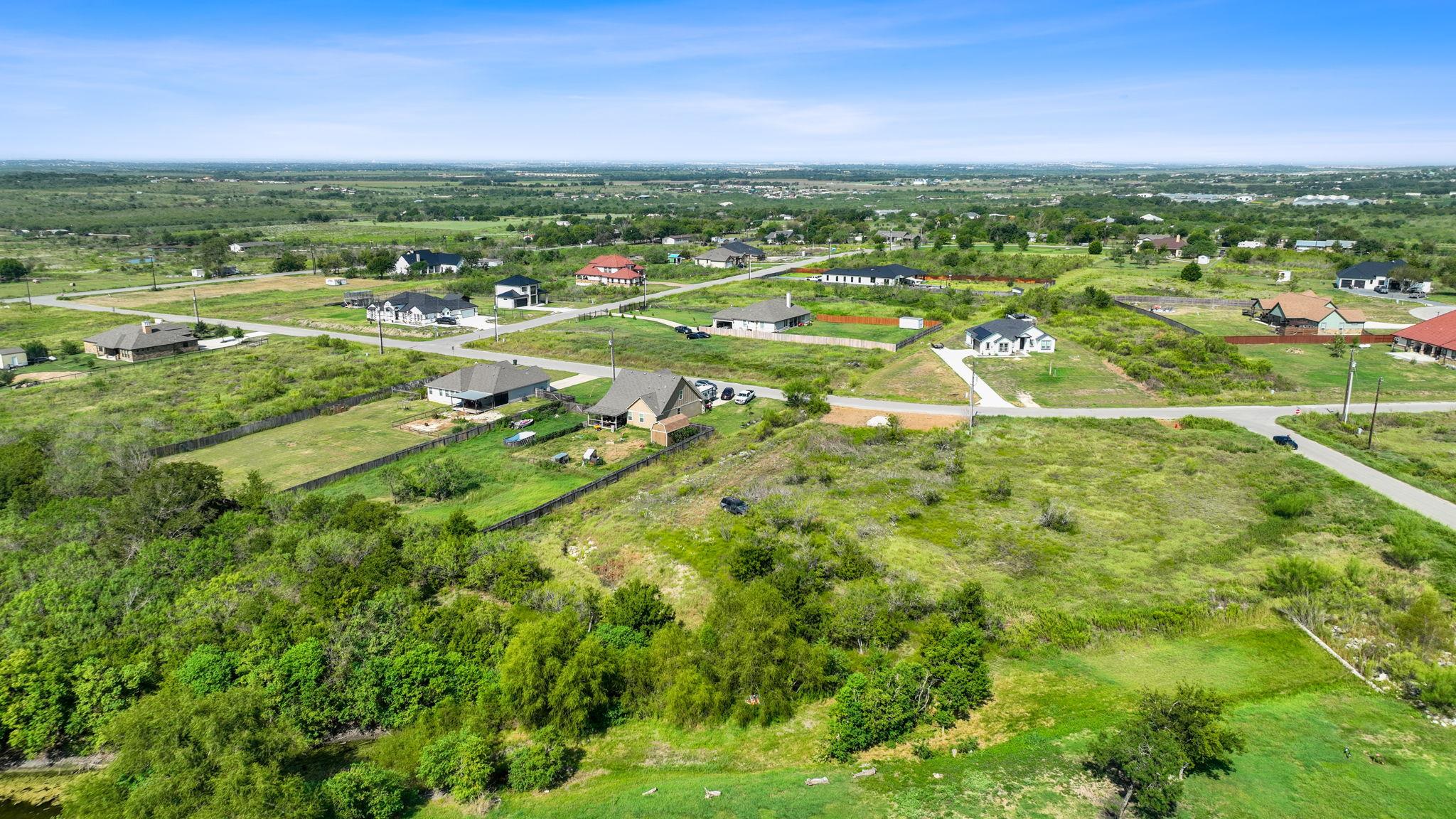 296 E Ridge Ln, Niederwald, TX 78640