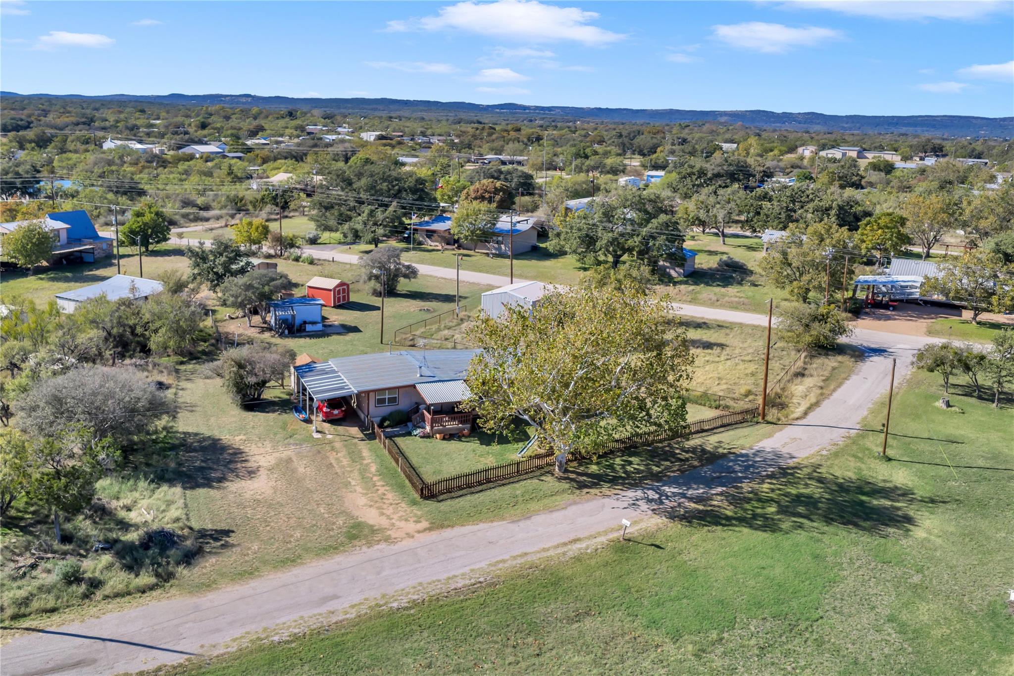 1415 Bee Ln, Tow, TX 78672