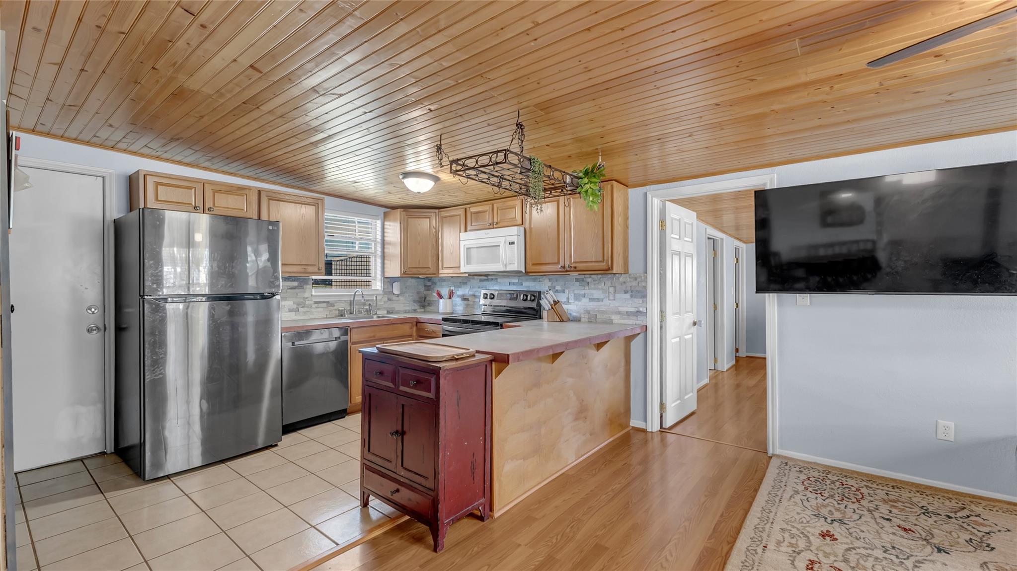 1415 Bee Ln, Tow, TX 78672