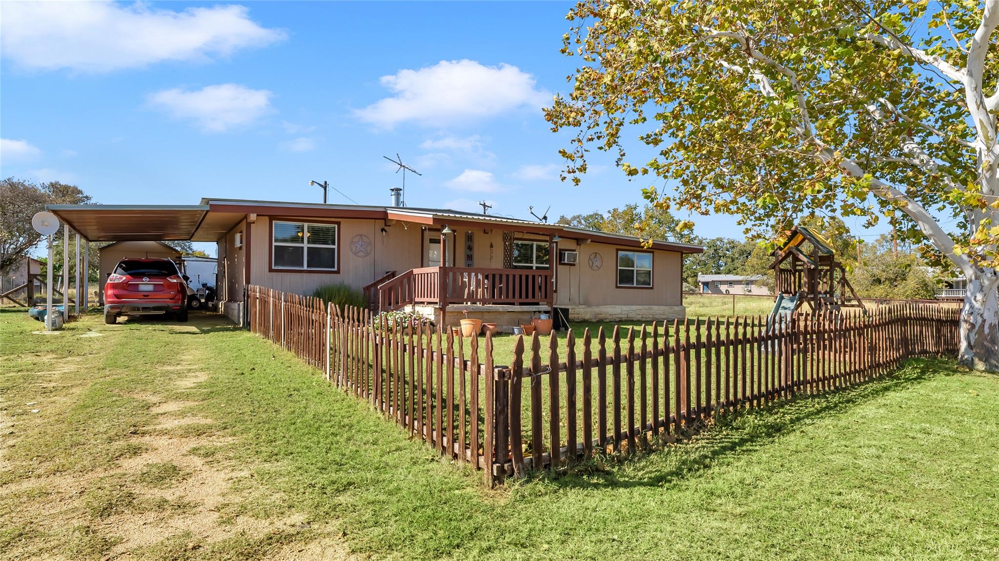 1415 Bee Ln, Tow, TX 78672