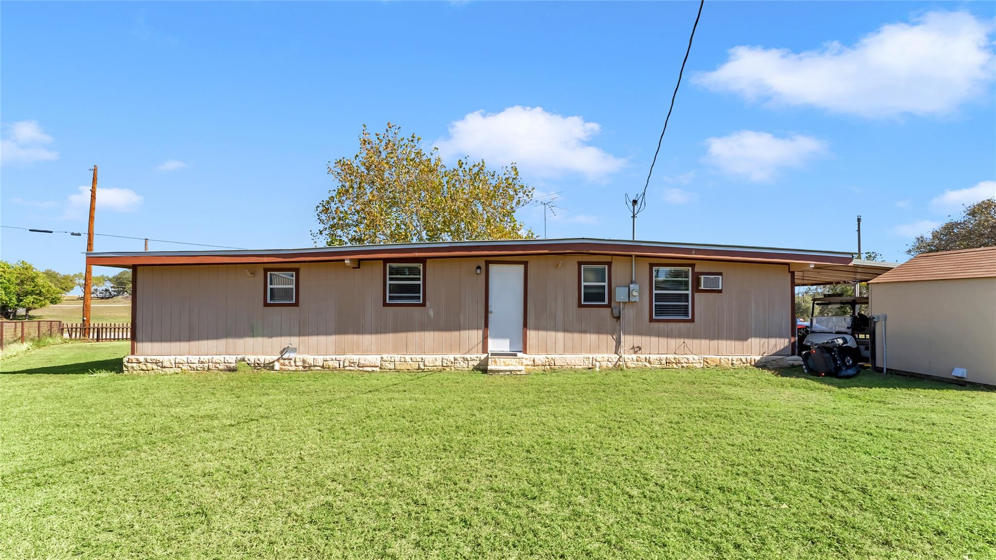 1415 Bee Ln, Tow, TX 78672
