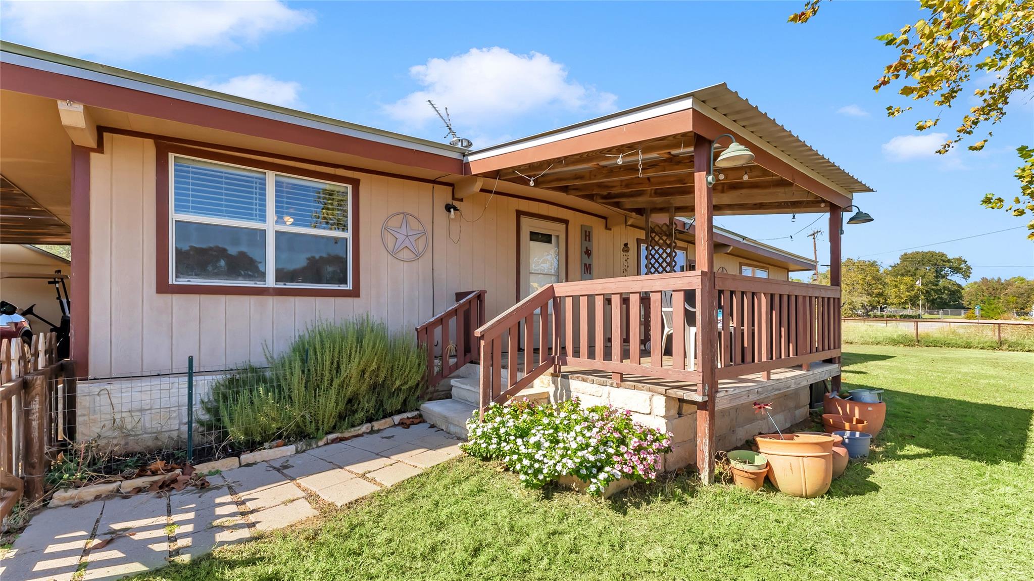 1415 Bee Ln, Tow, TX 78672