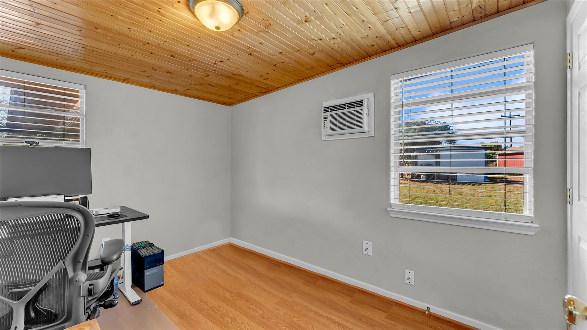 1415 Bee Ln, Tow, TX 78672