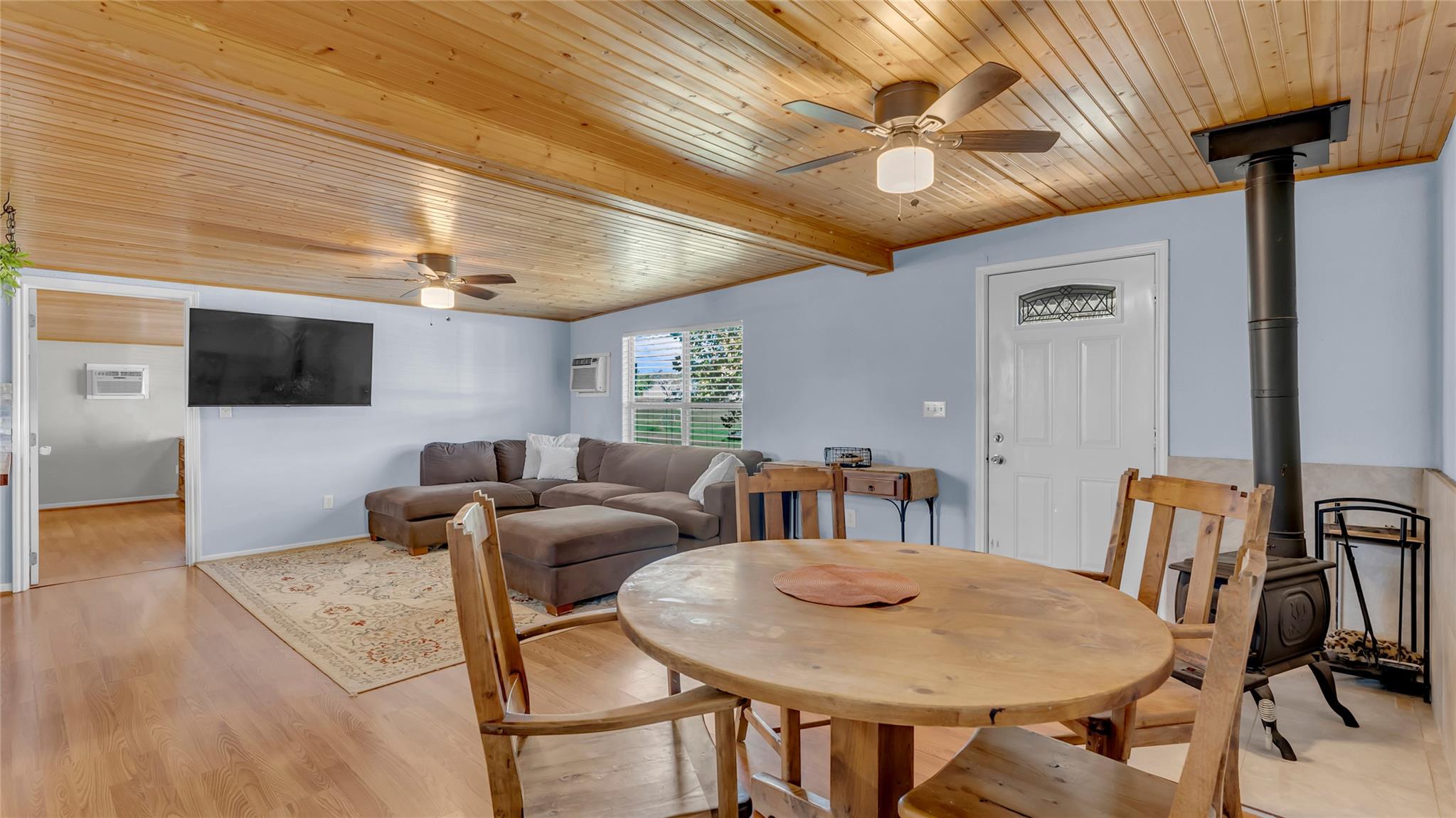 1415 Bee Ln, Tow, TX 78672