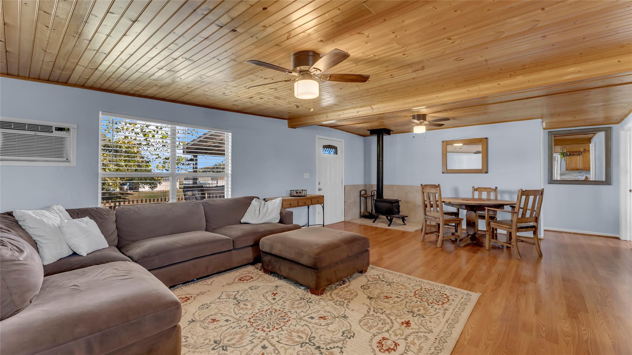 1415 Bee Ln, Tow, TX 78672