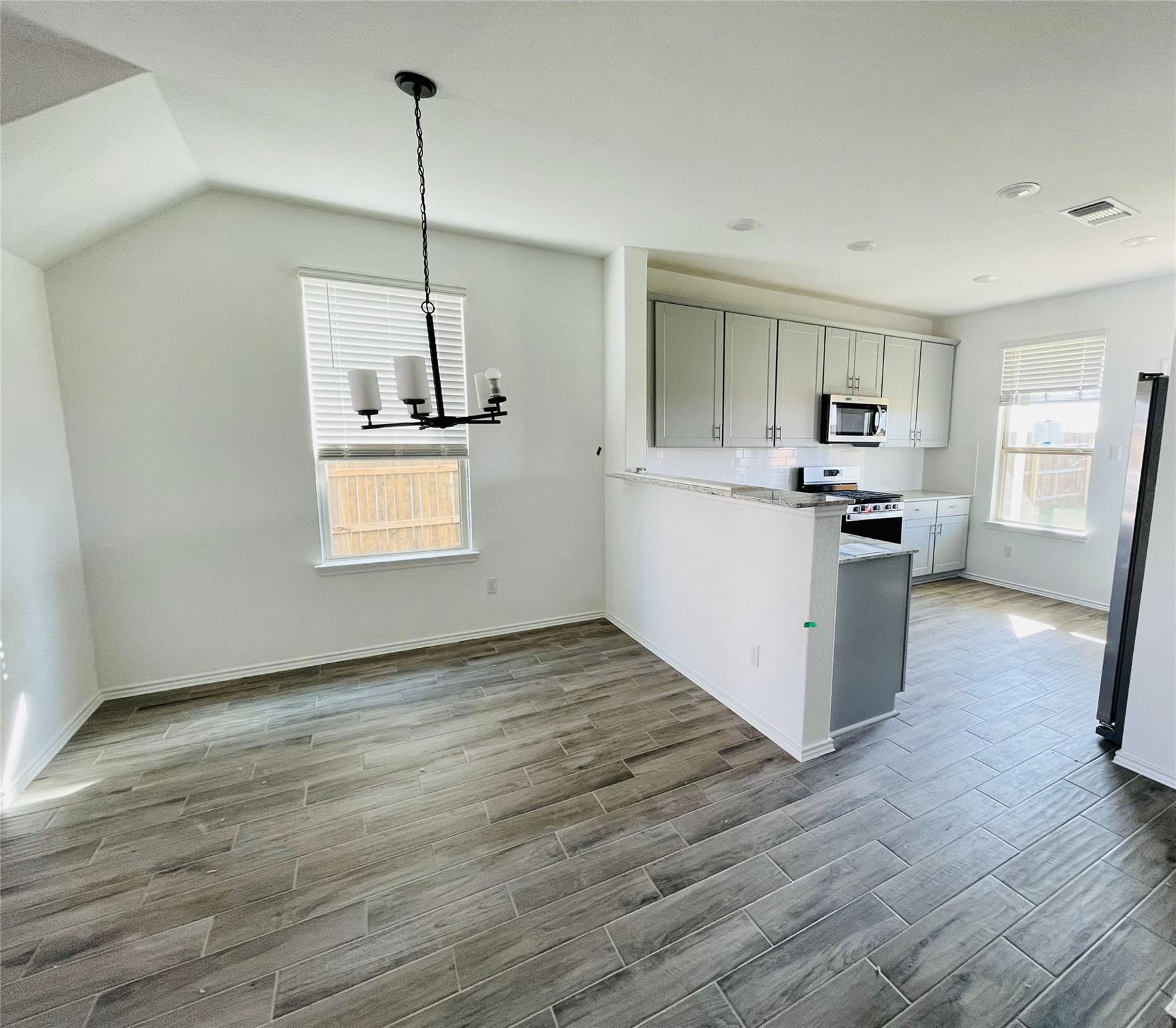 125 BENNINGTON Dr, Liberty Hill, TX 78642