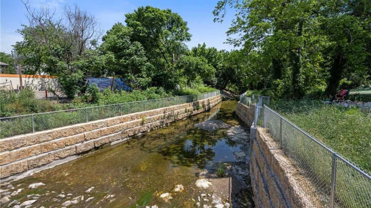 2907 E Martin Luther King Jr Blvd, Austin, TX 78702