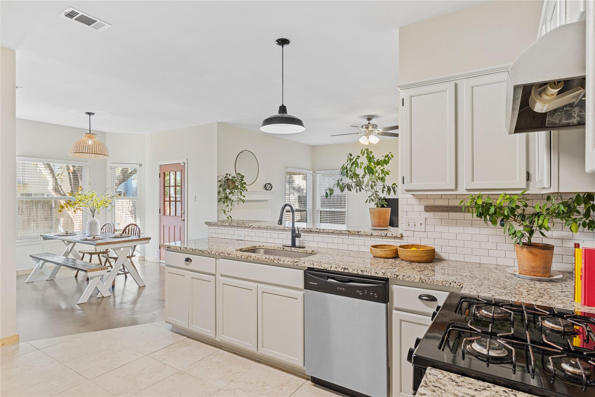 903 Thackeray Ln, Pflugerville, TX 78660