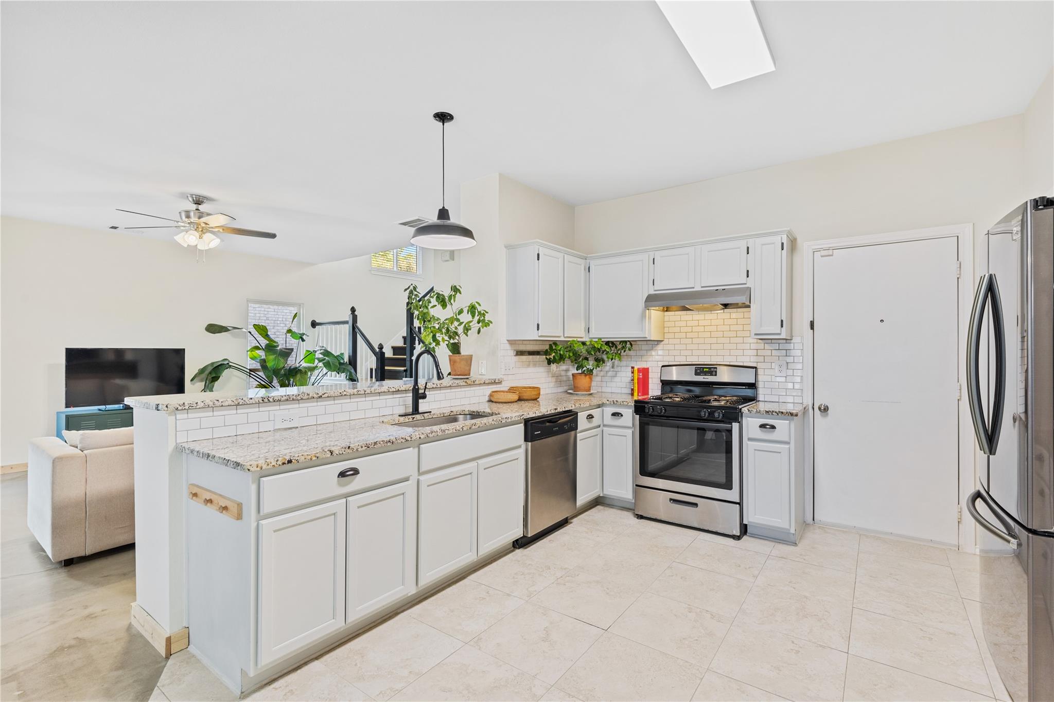 903 Thackeray Ln, Pflugerville, TX 78660