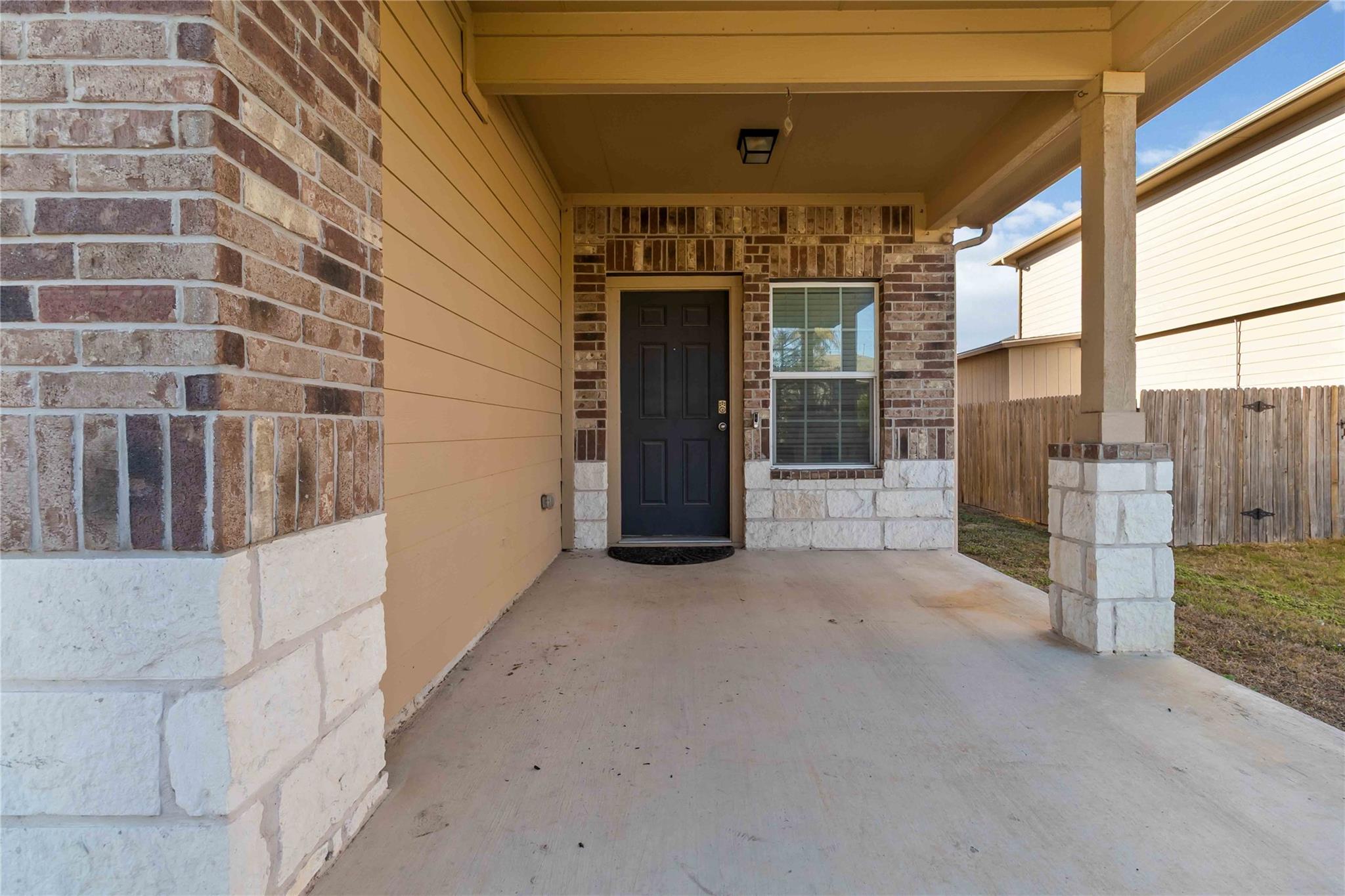 125 Orchard Ln, Kyle, TX 78640
