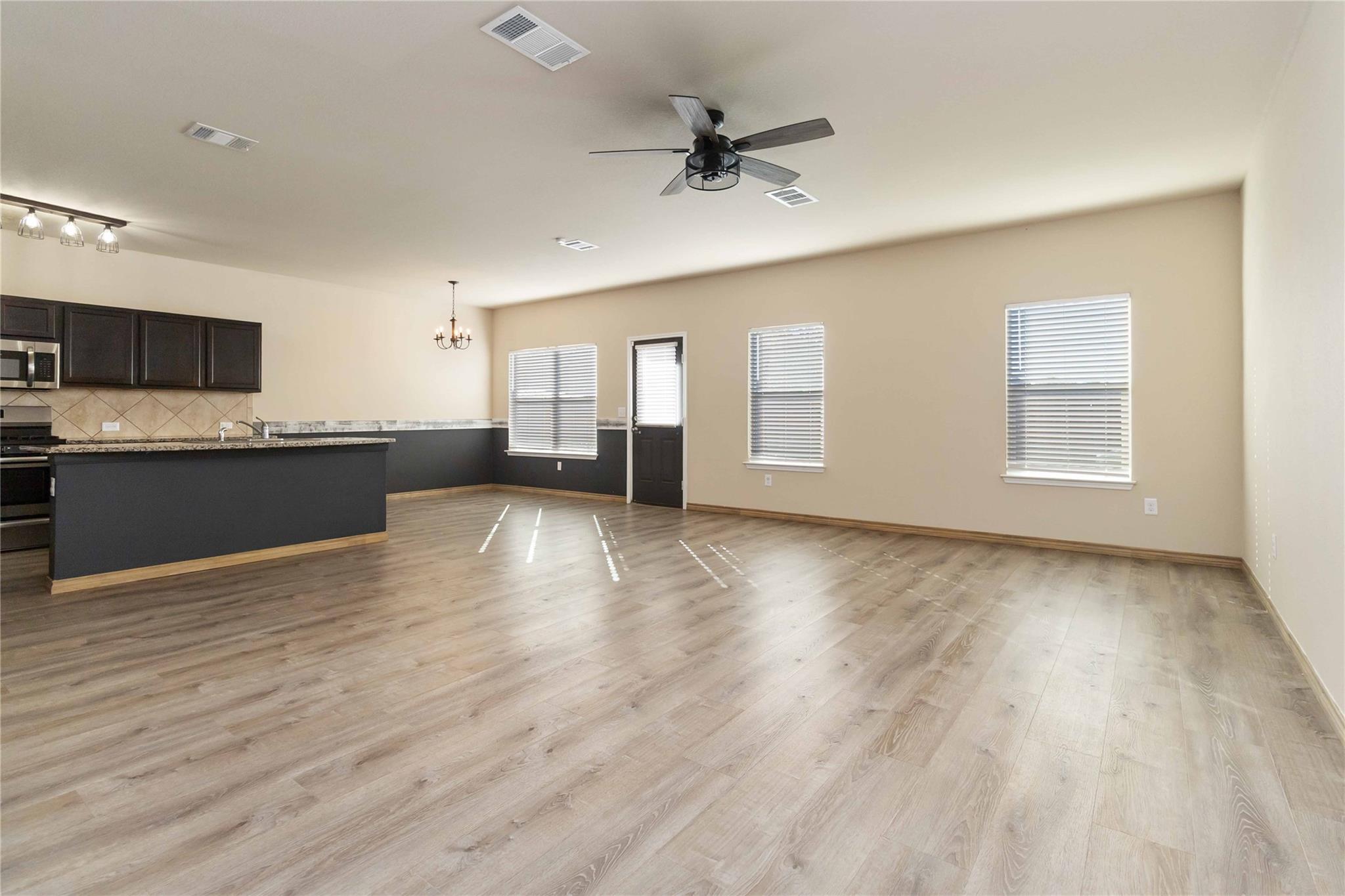 125 Orchard Ln, Kyle, TX 78640