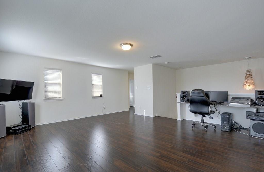 900 Oatmeal Dr, Pflugerville, TX 78660