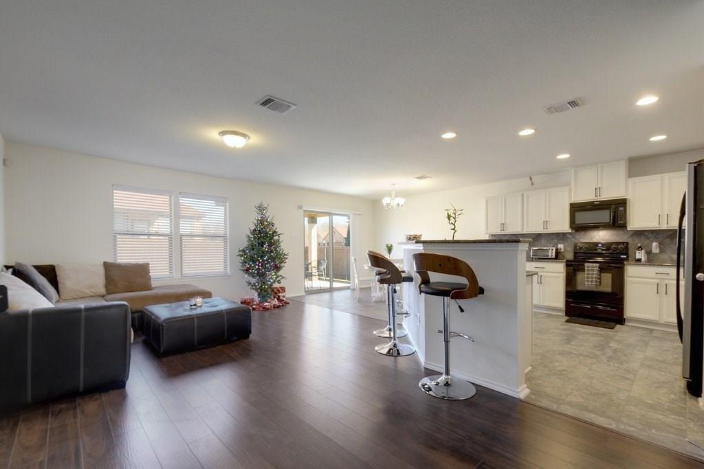 900 Oatmeal Dr, Pflugerville, TX 78660