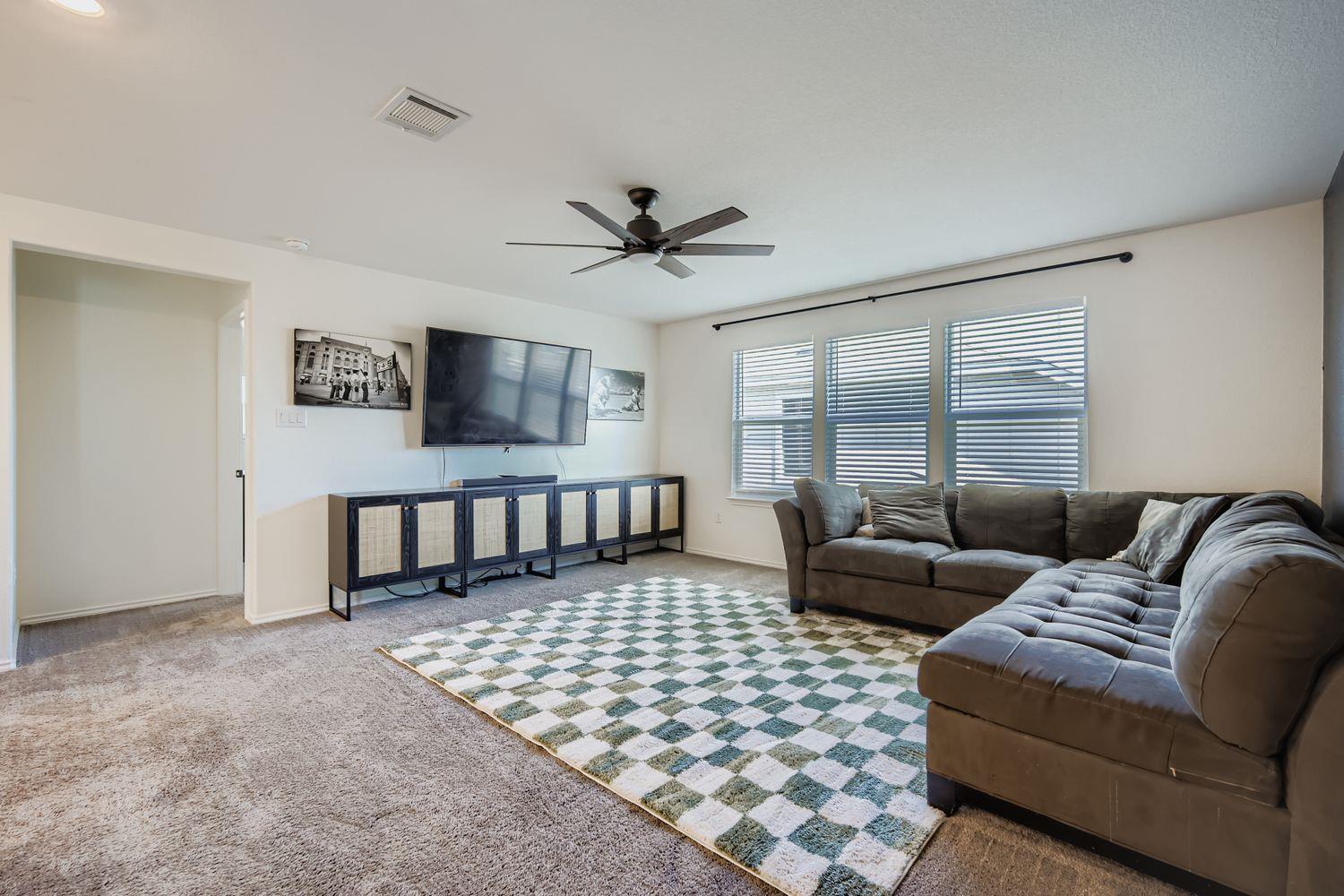 295 Kat Garnet Dr, Kyle, TX 78640