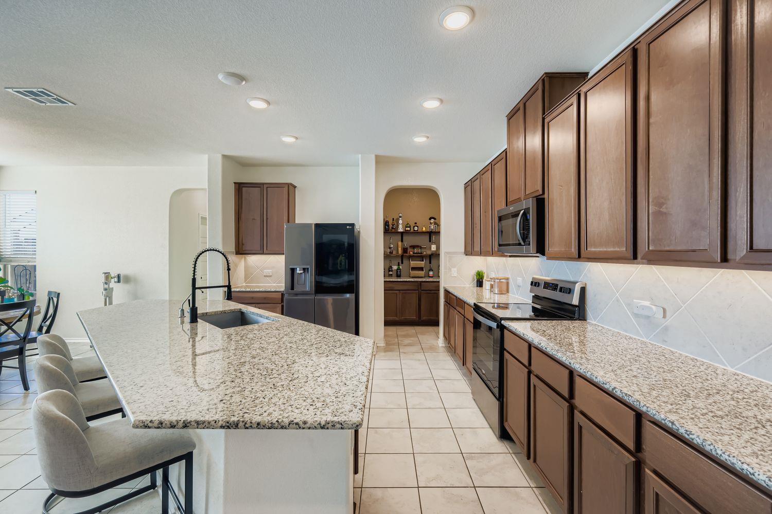 295 Kat Garnet Dr, Kyle, TX 78640