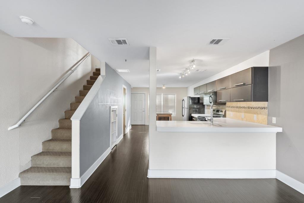 1101 Grove Blvd # 206, Austin, TX 78741