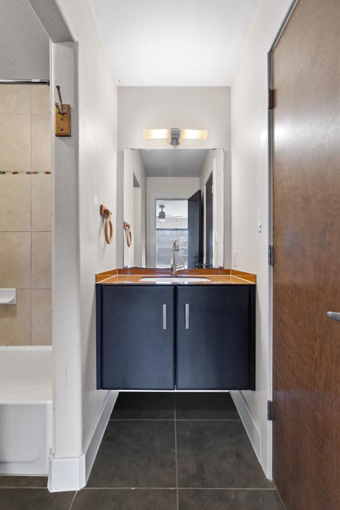 1101 Grove Blvd # 206, Austin, TX 78741