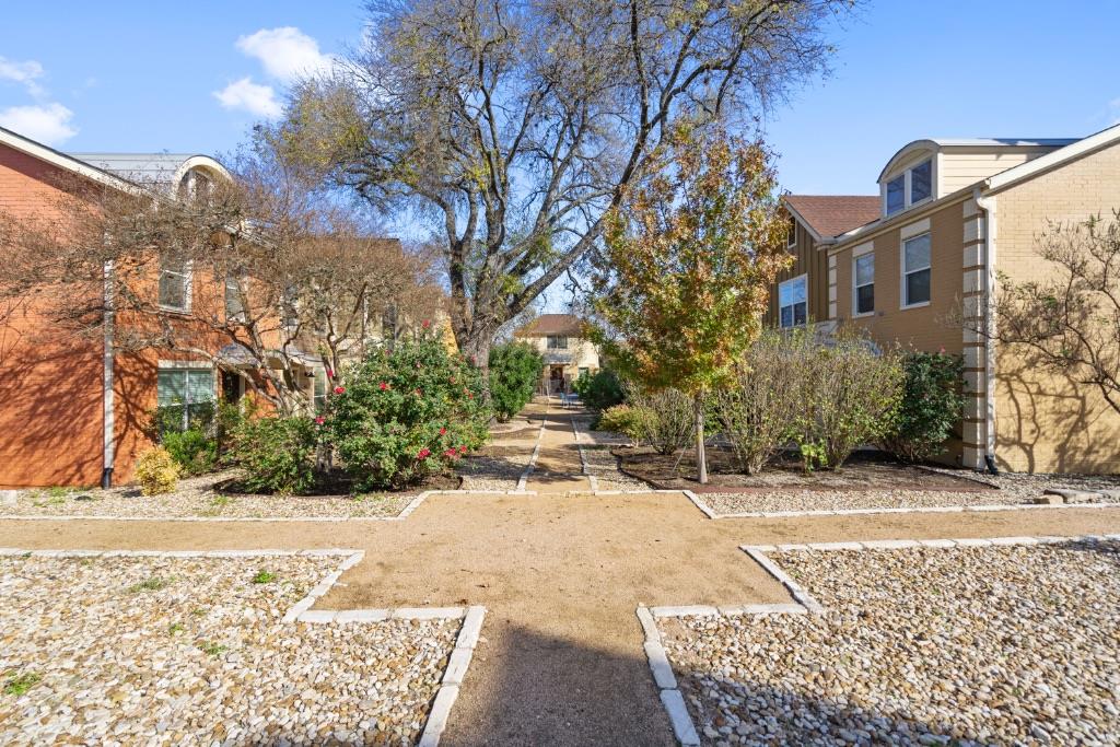 1101 Grove Blvd # 206, Austin, TX 78741