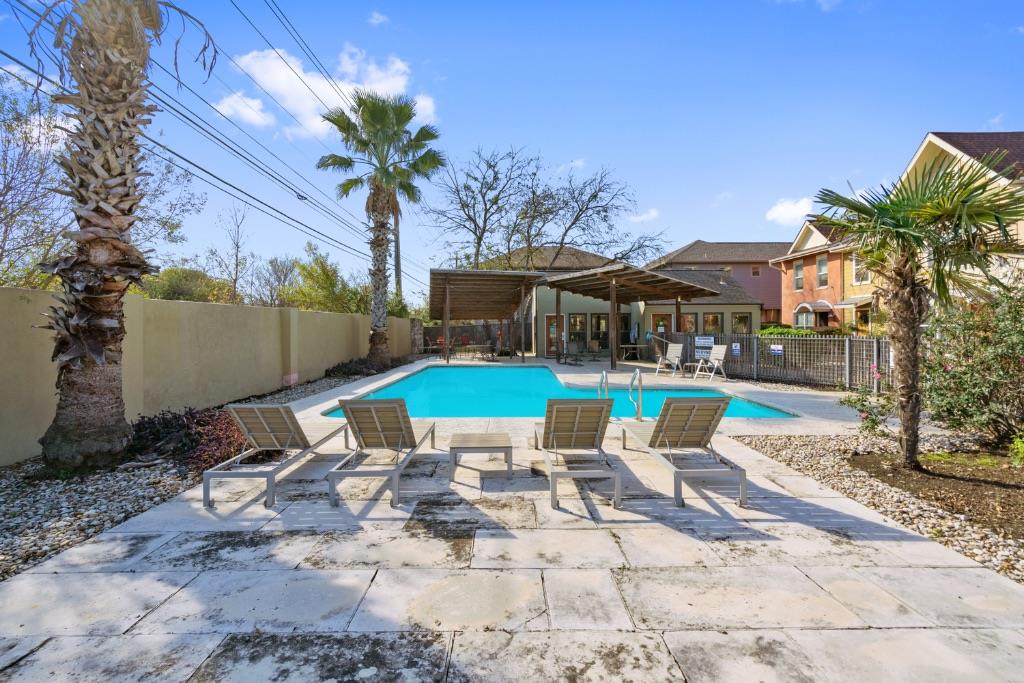 1101 Grove Blvd # 206, Austin, TX 78741