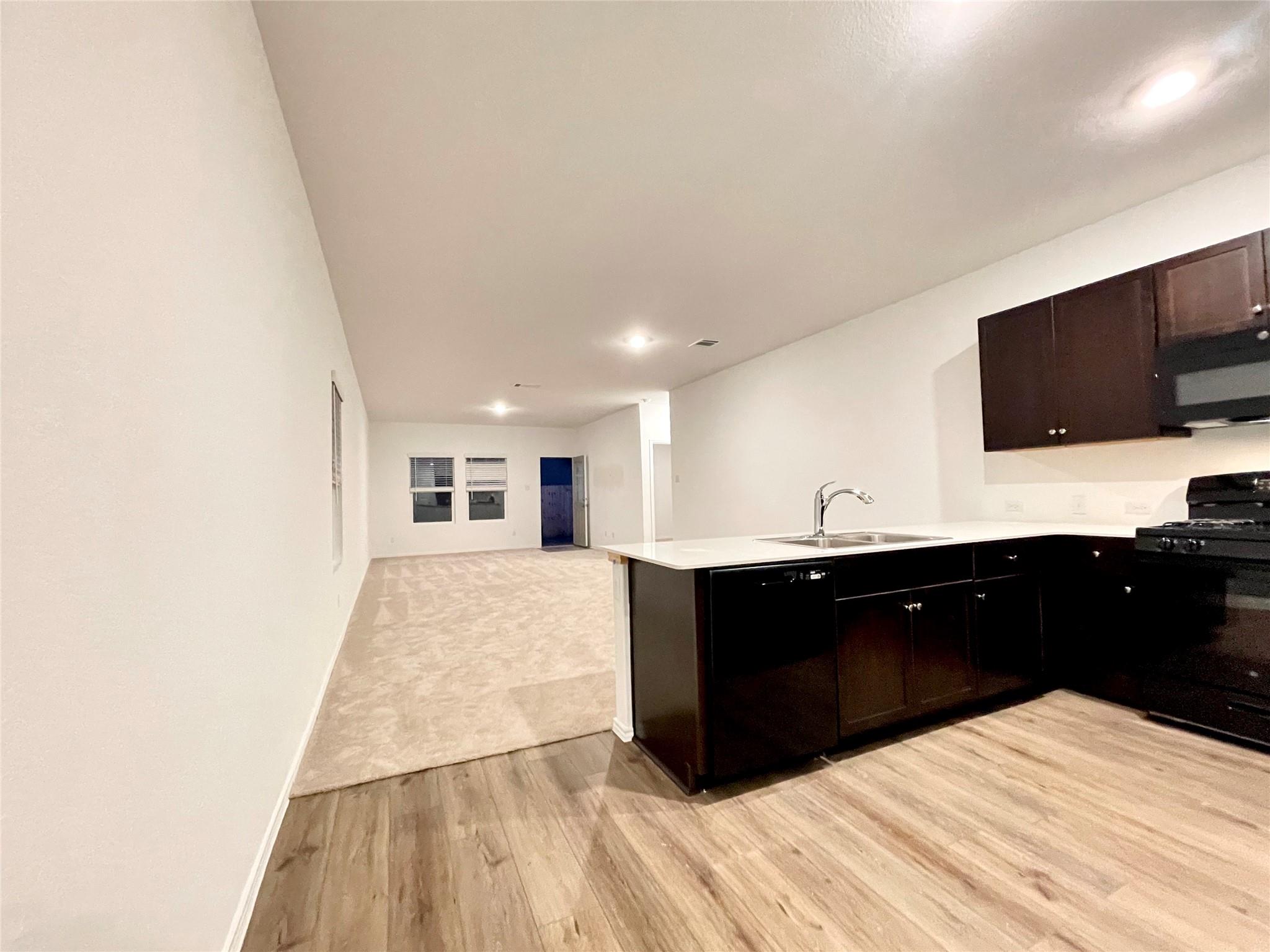 332 Amber Gln, San Marcos, TX 78656