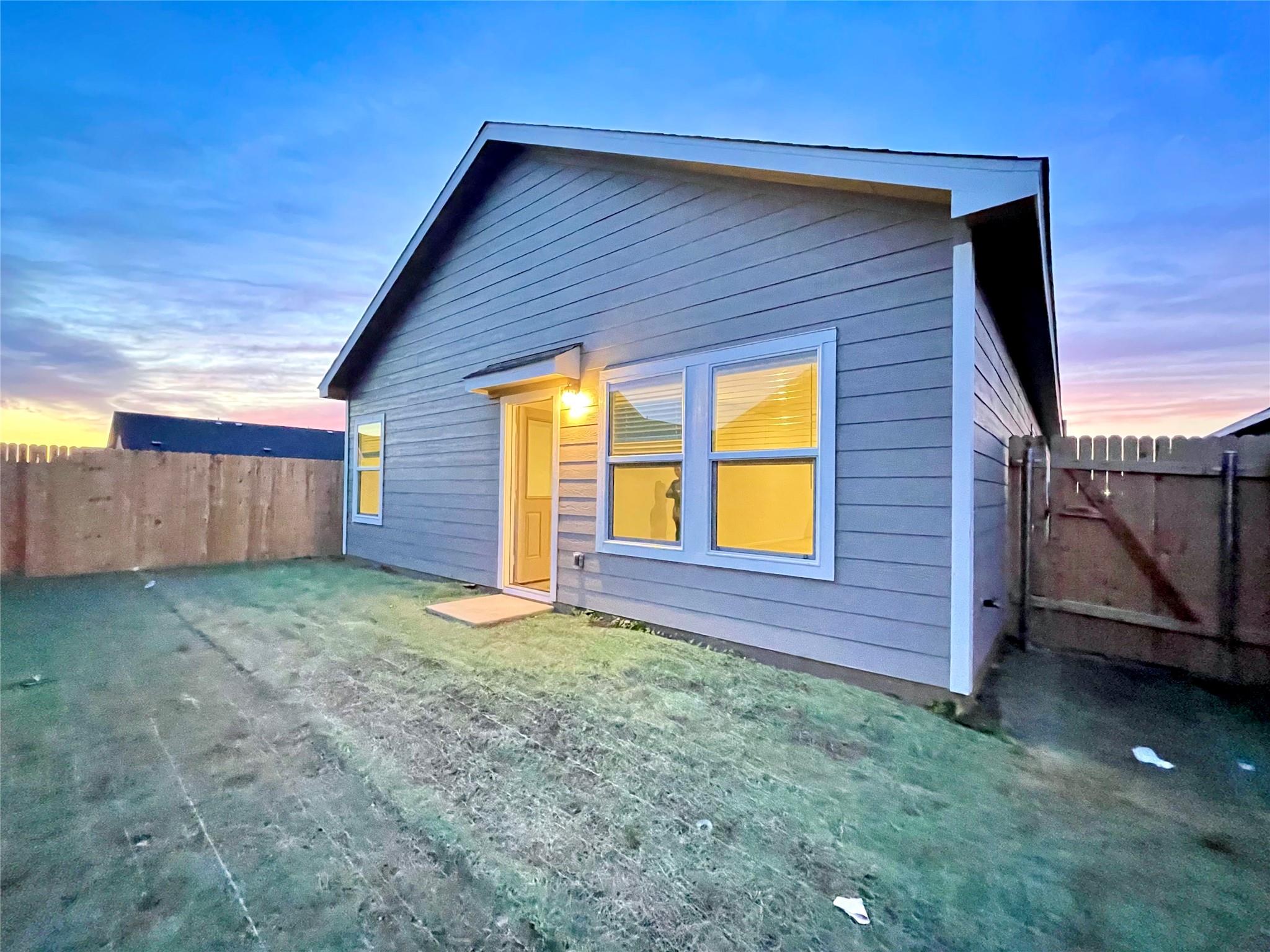 332 Amber Gln, San Marcos, TX 78656