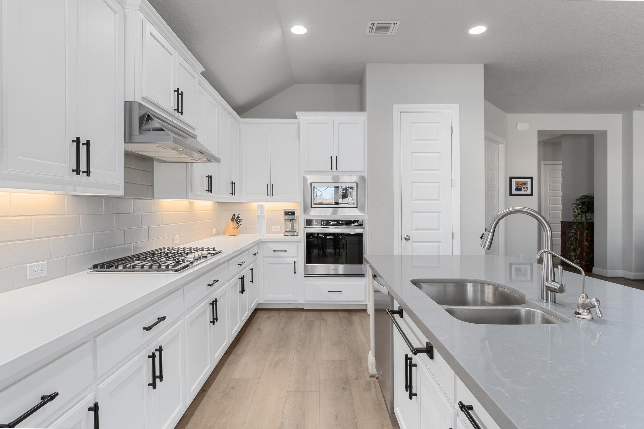 112 Bell Hill Dr, Dripping Springs, TX 78620